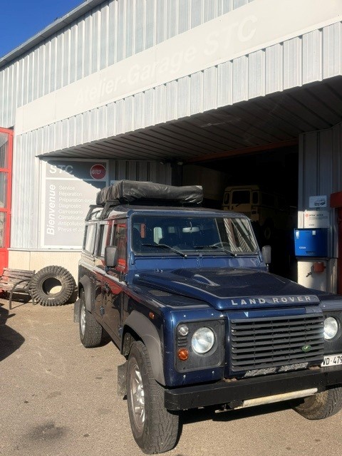 LAND ROVER Defender 110 SW 2.4Tdc-image-15