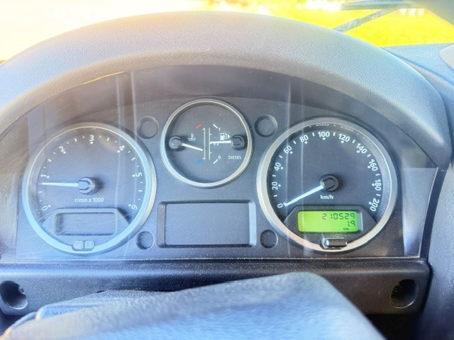 LAND ROVER Defender 110 SW 2.4Tdc-image-9