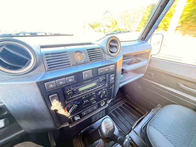 LAND ROVER Defender 110 SW 2.4Tdc-image-11
