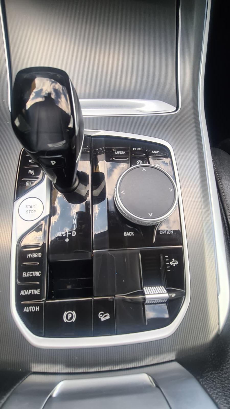 BMW X5 xDrive45e Steptronic ** Sportsitze im Leder ** GR.Navi ** Parkhilfe v+h mit RF-Kamera ** 19" Aluräder **-image-13