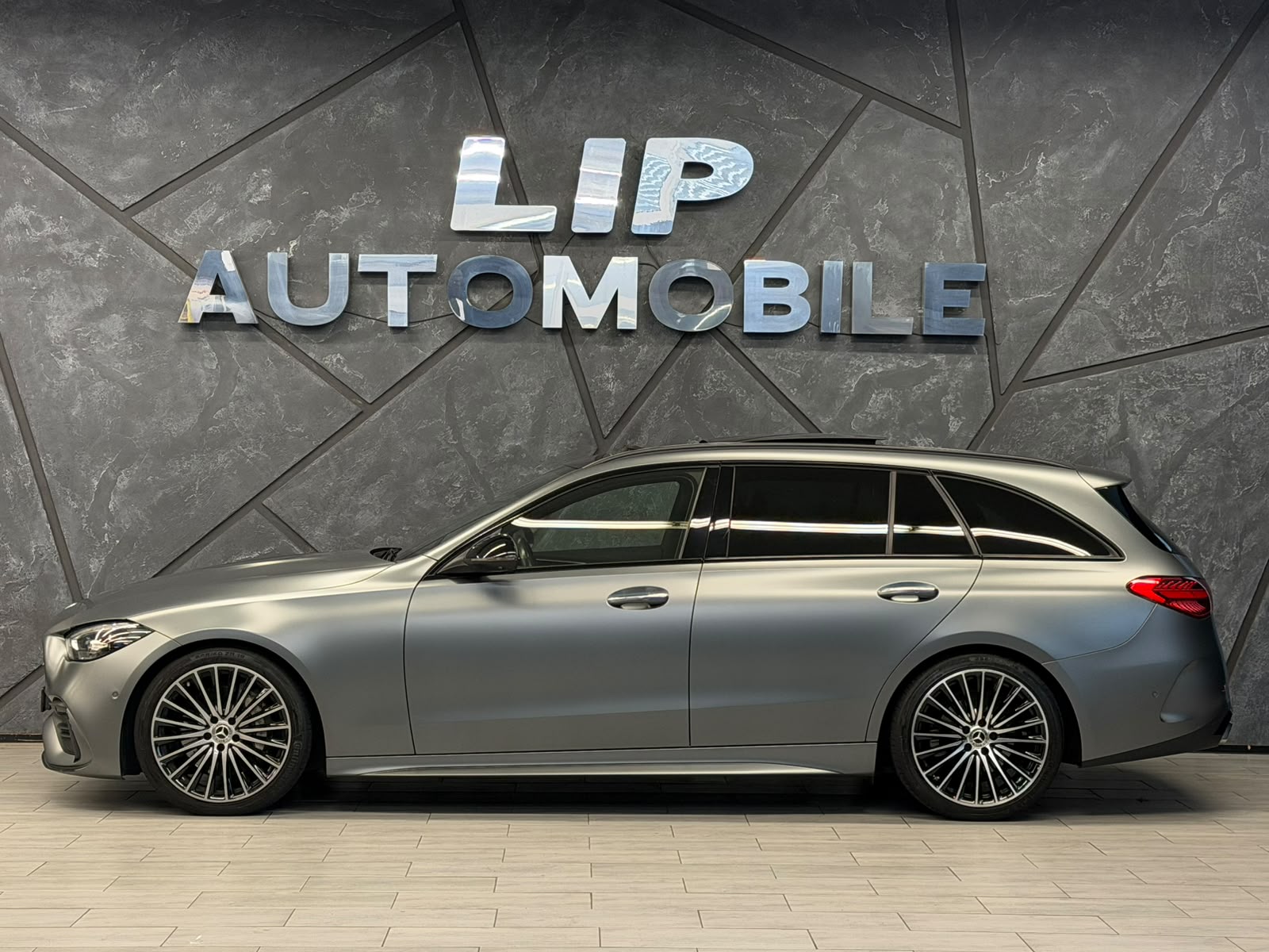 MERCEDES-BENZ C 300 T 4Matic AMG Line-image-4