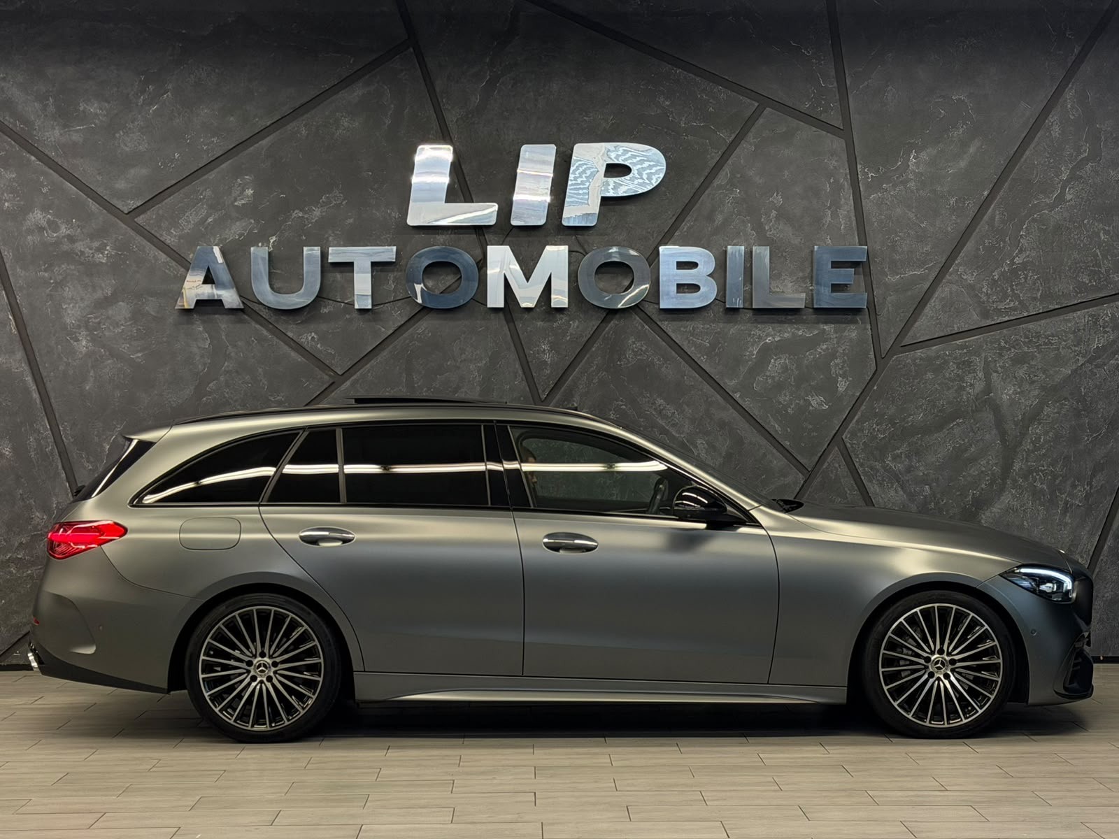 MERCEDES-BENZ C 300 T 4Matic AMG Line-image-3