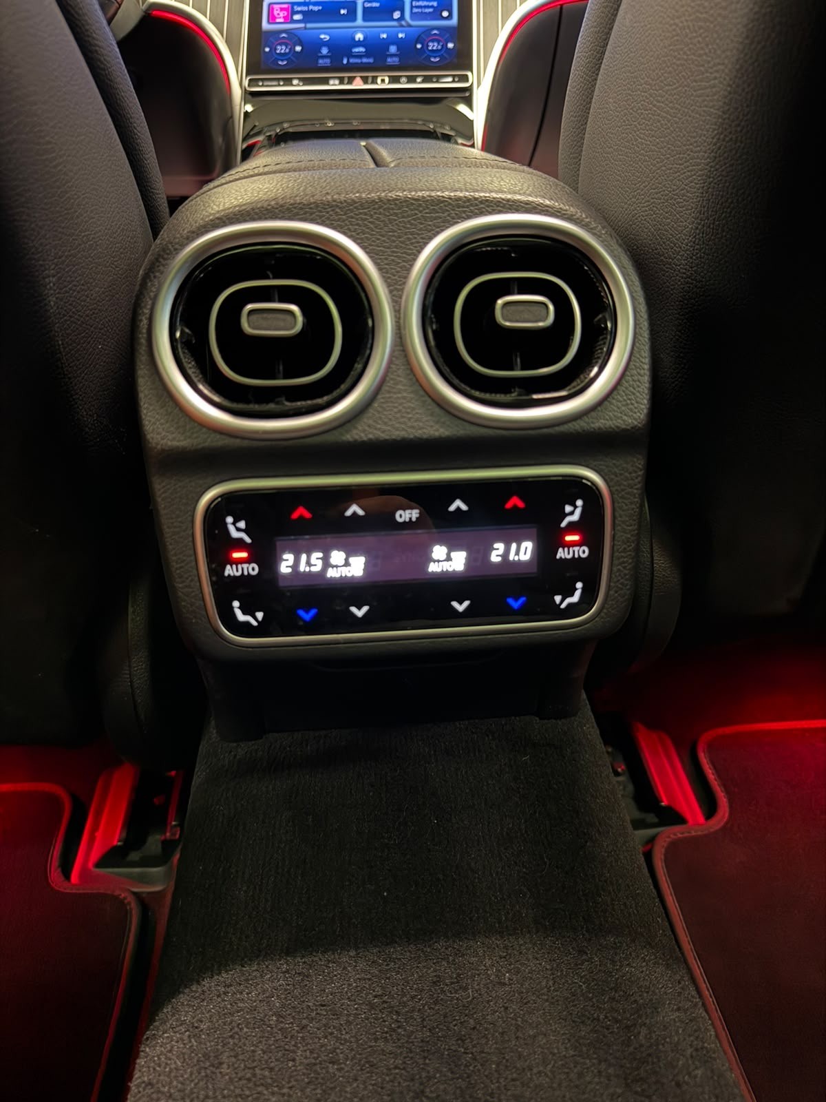 MERCEDES-BENZ C 300 T 4Matic AMG Line-image-18