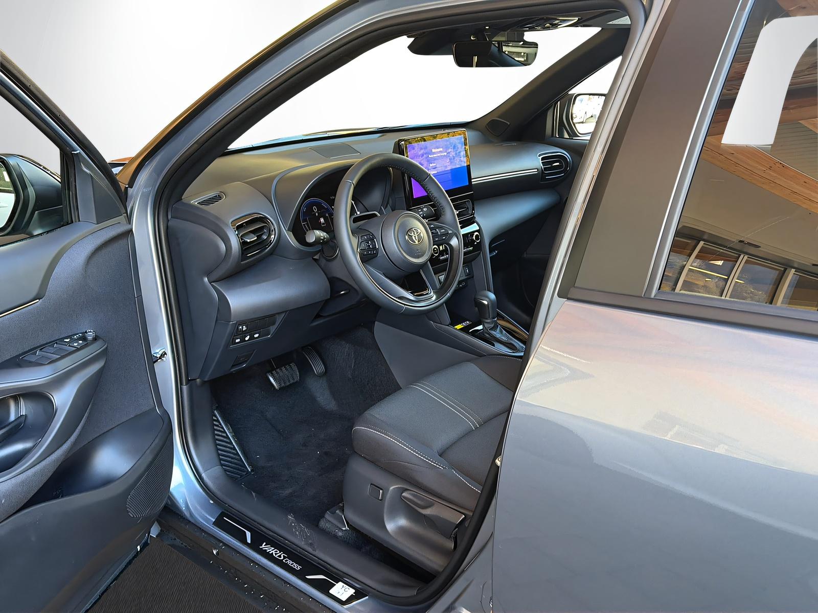 TOYOTA Yaris Cross 1.5 VVT-i HSD Trend AWD-i-image-6
