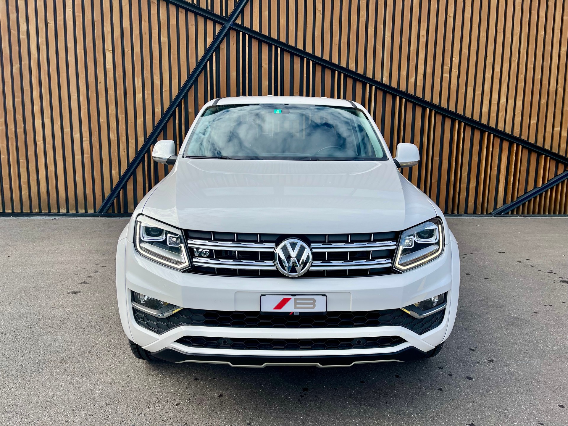 VW Amarok 3.0TDI Crossline 4Motion Automatic-image-1