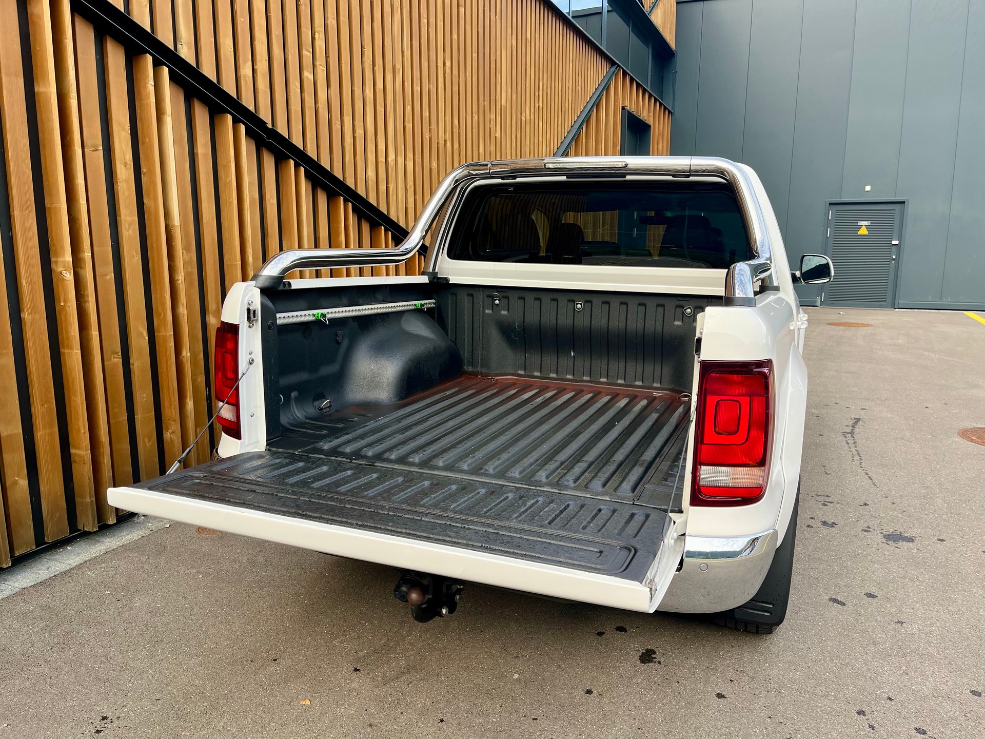 VW Amarok 3.0TDI Crossline 4Motion Automatic-image-5
