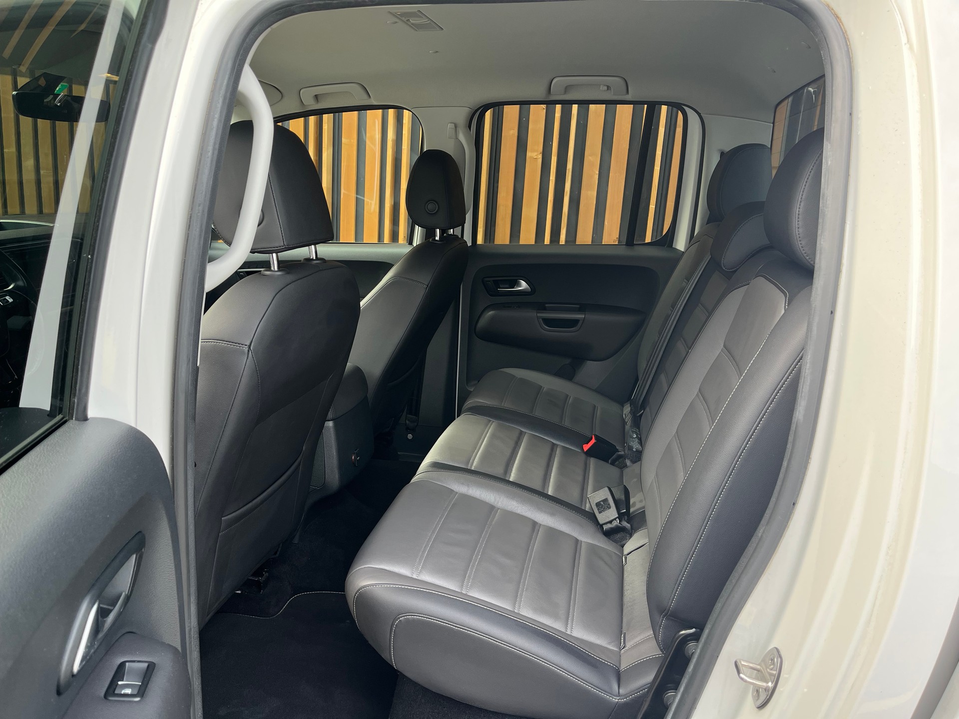 VW Amarok 3.0TDI Crossline 4Motion Automatic-image-11