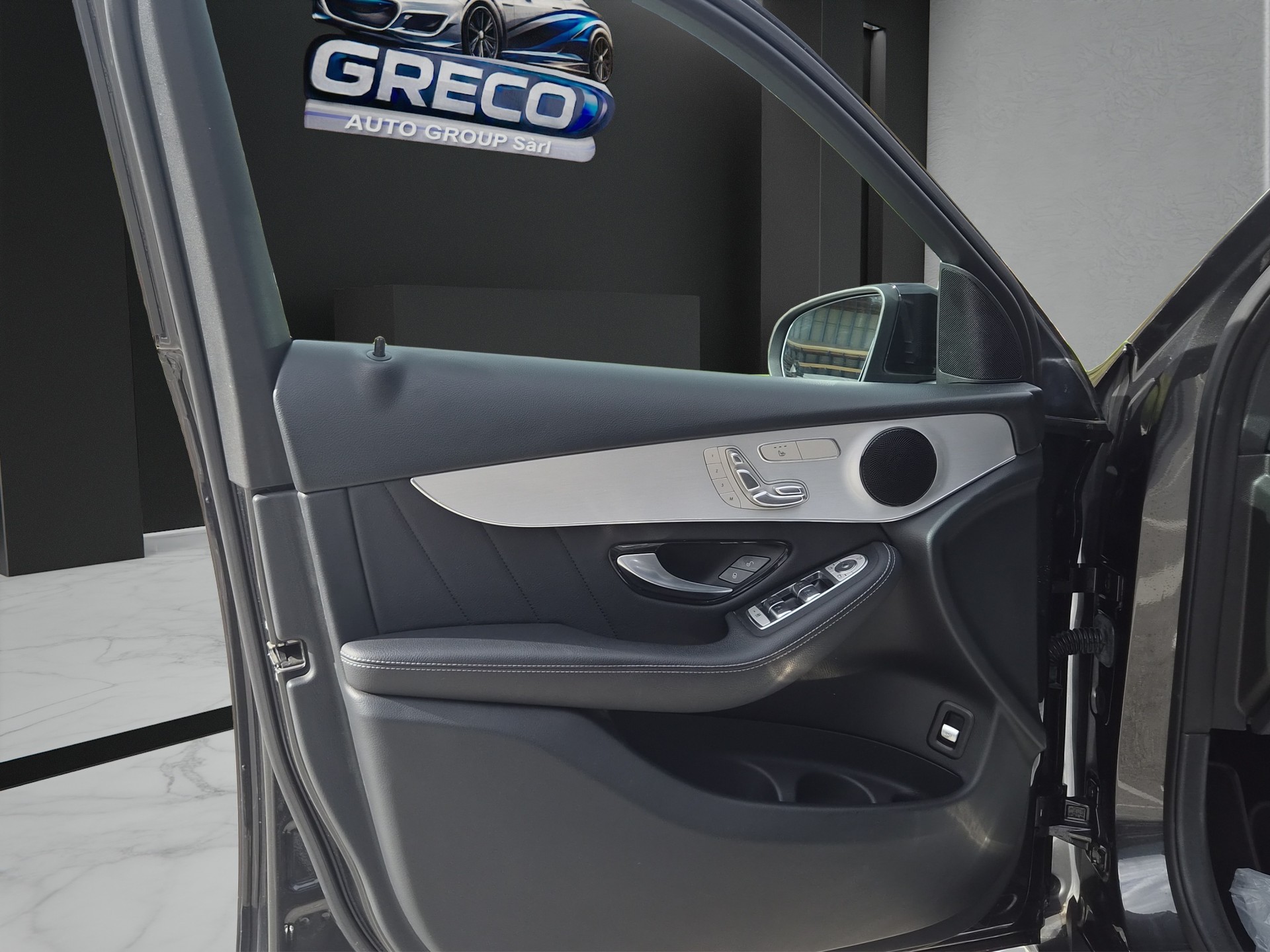 MERCEDES-BENZ GLC 200 AMG Line 4Matic 9G-Tronic-image-18