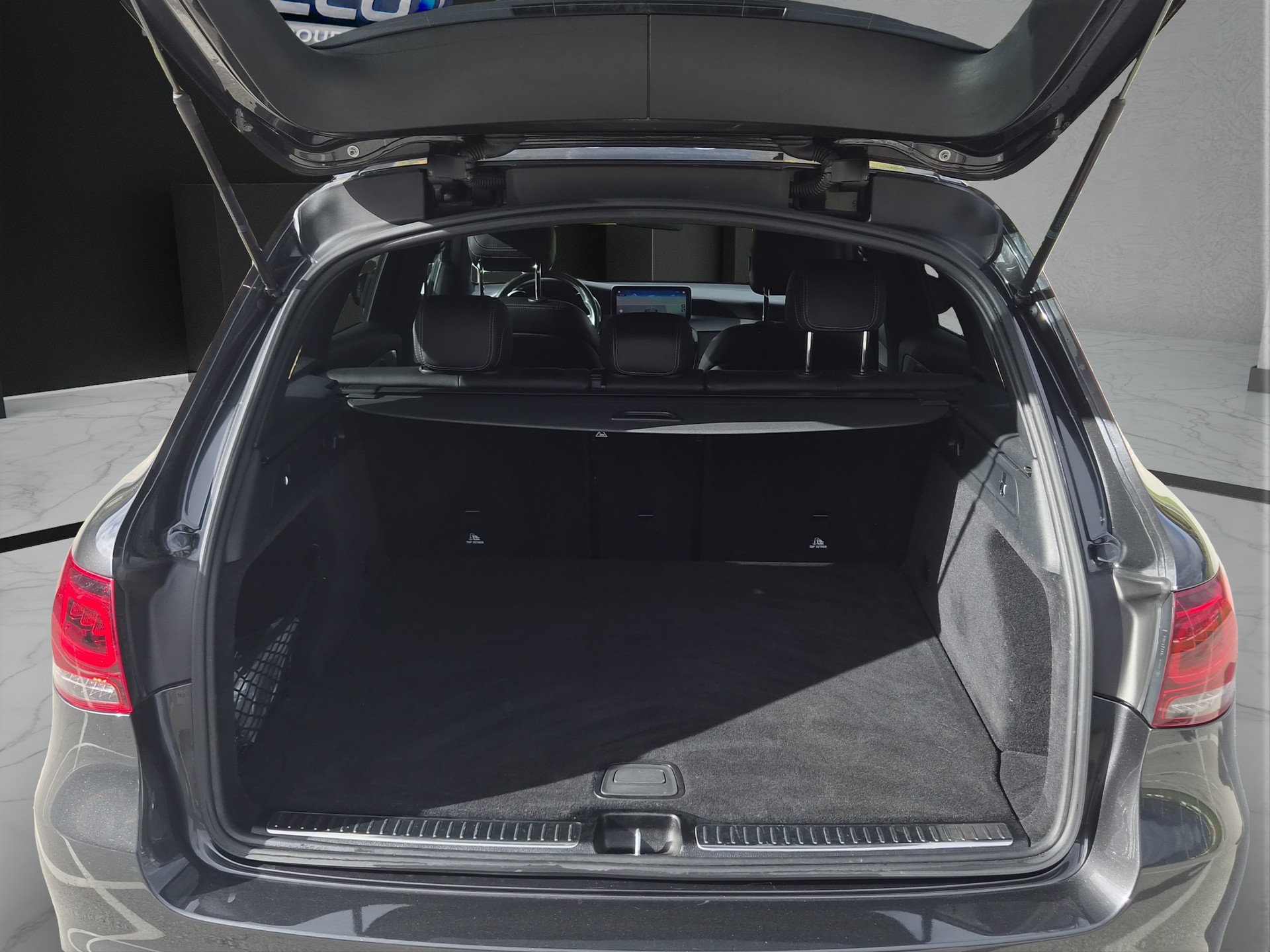 MERCEDES-BENZ GLC 200 AMG Line 4Matic 9G-Tronic-image-21