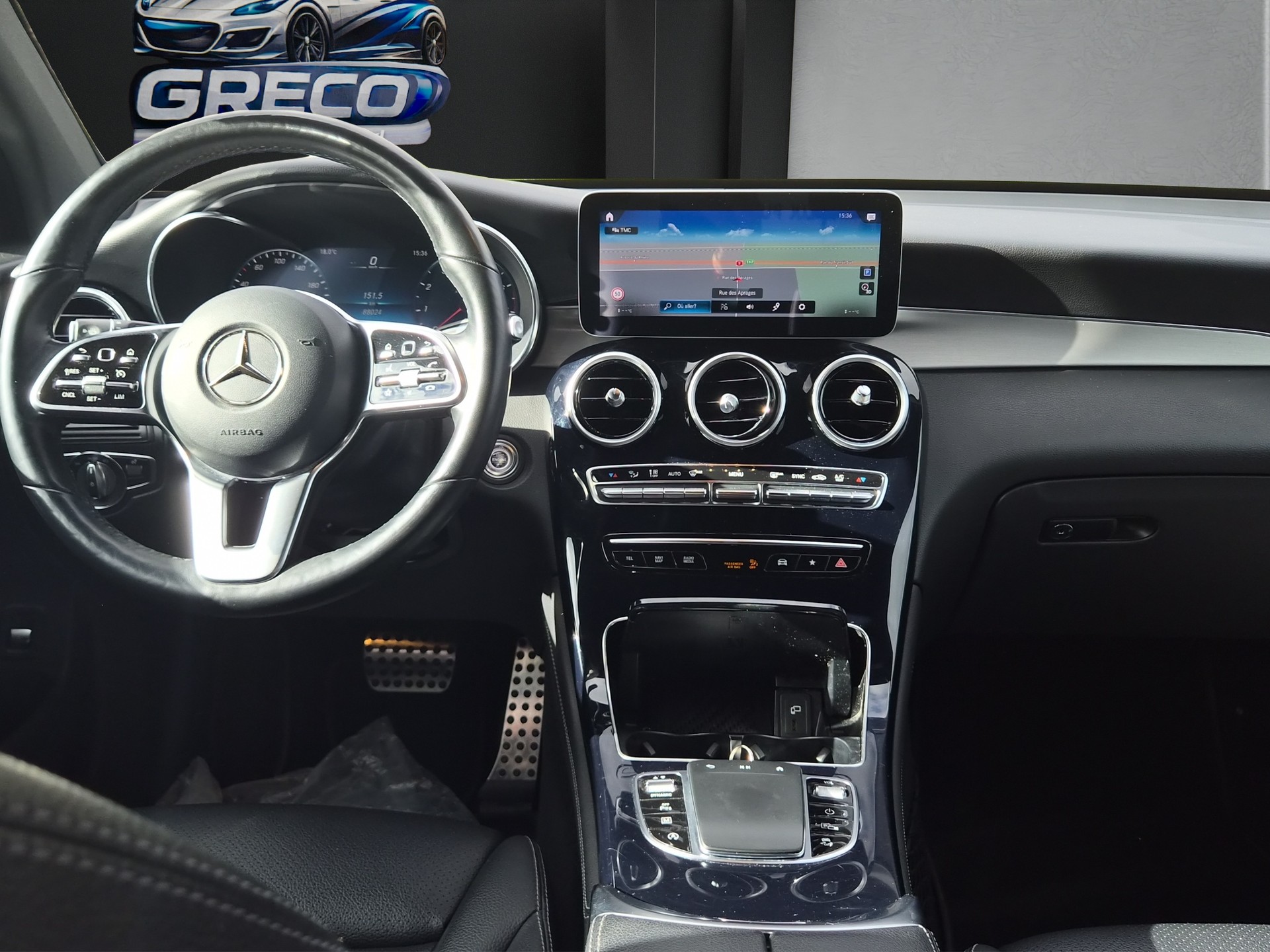 MERCEDES-BENZ GLC 200 AMG Line 4Matic 9G-Tronic-image-13
