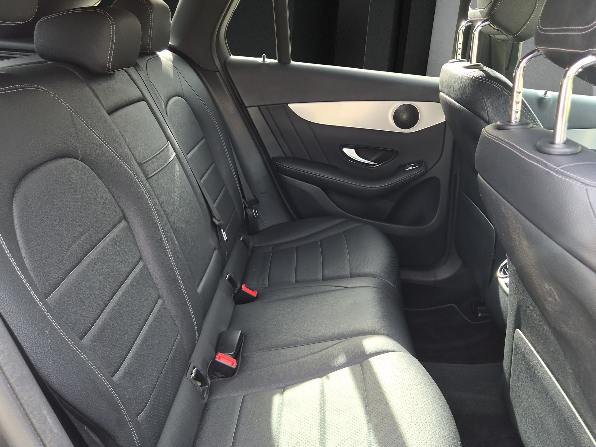 MERCEDES-BENZ GLC 200 AMG Line 4Matic 9G-Tronic-image-20