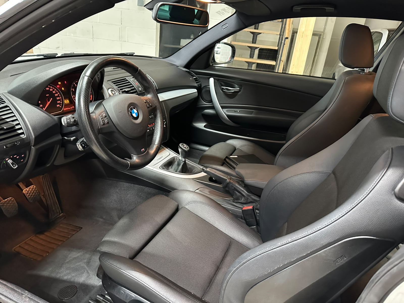 BMW 125i Coupé-image-10