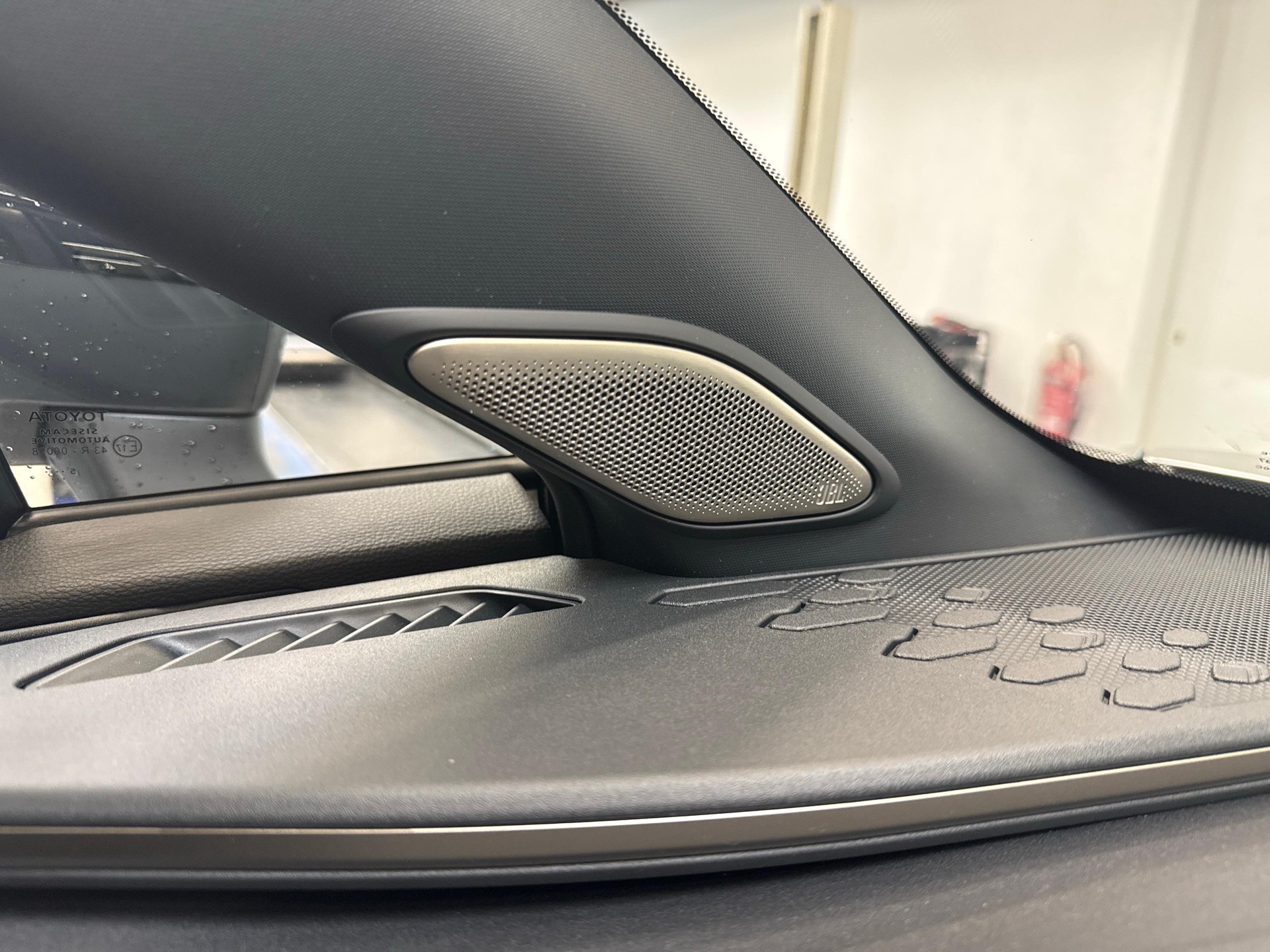 TOYOTA C-HR 2.0 HEV Style 4x4-image-16