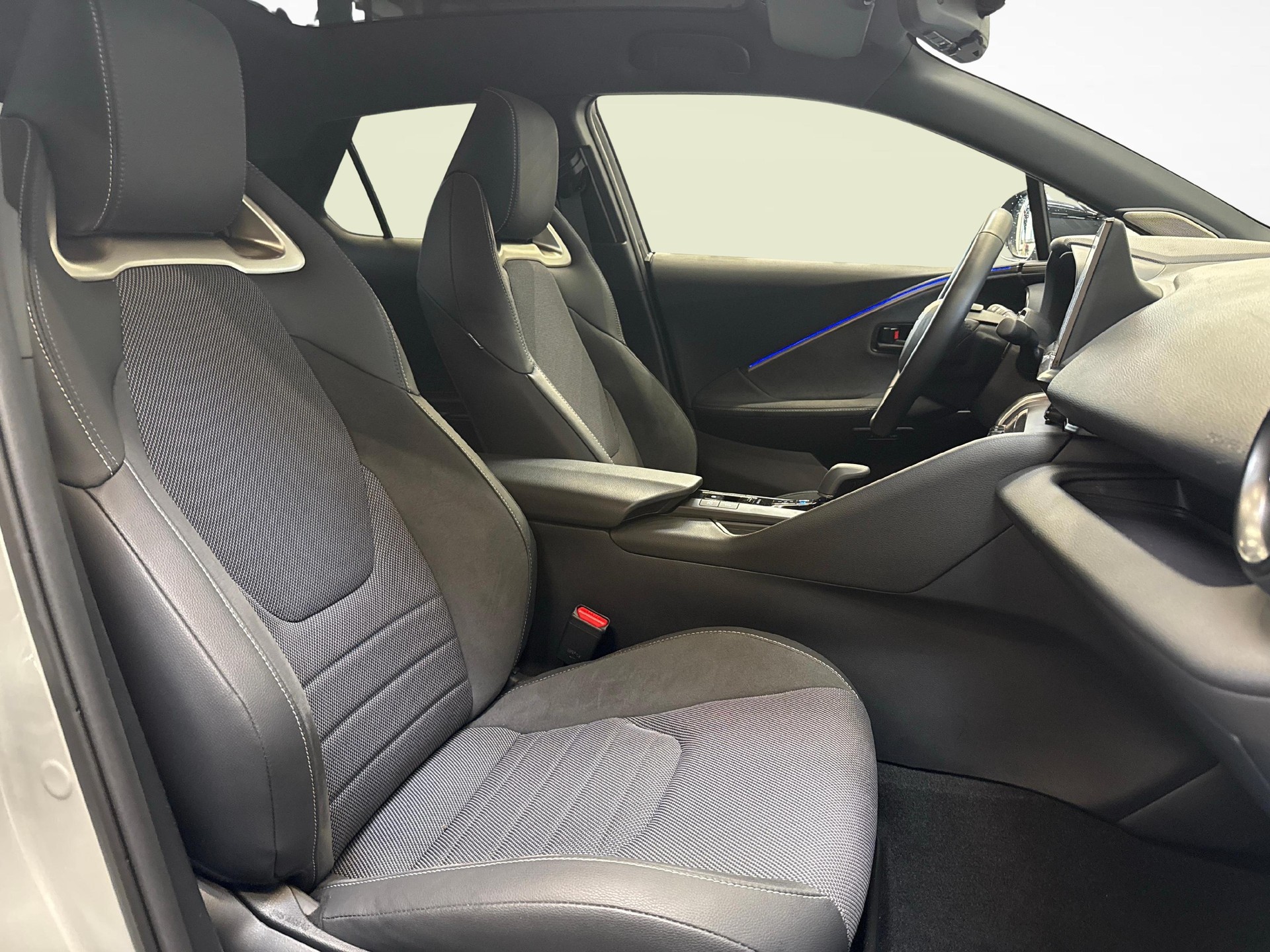 TOYOTA C-HR 2.0 HEV Style 4x4-image-9