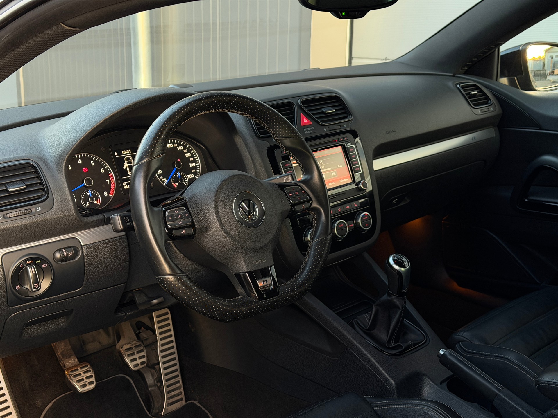 VW Scirocco 2.0 TSI R-image-10