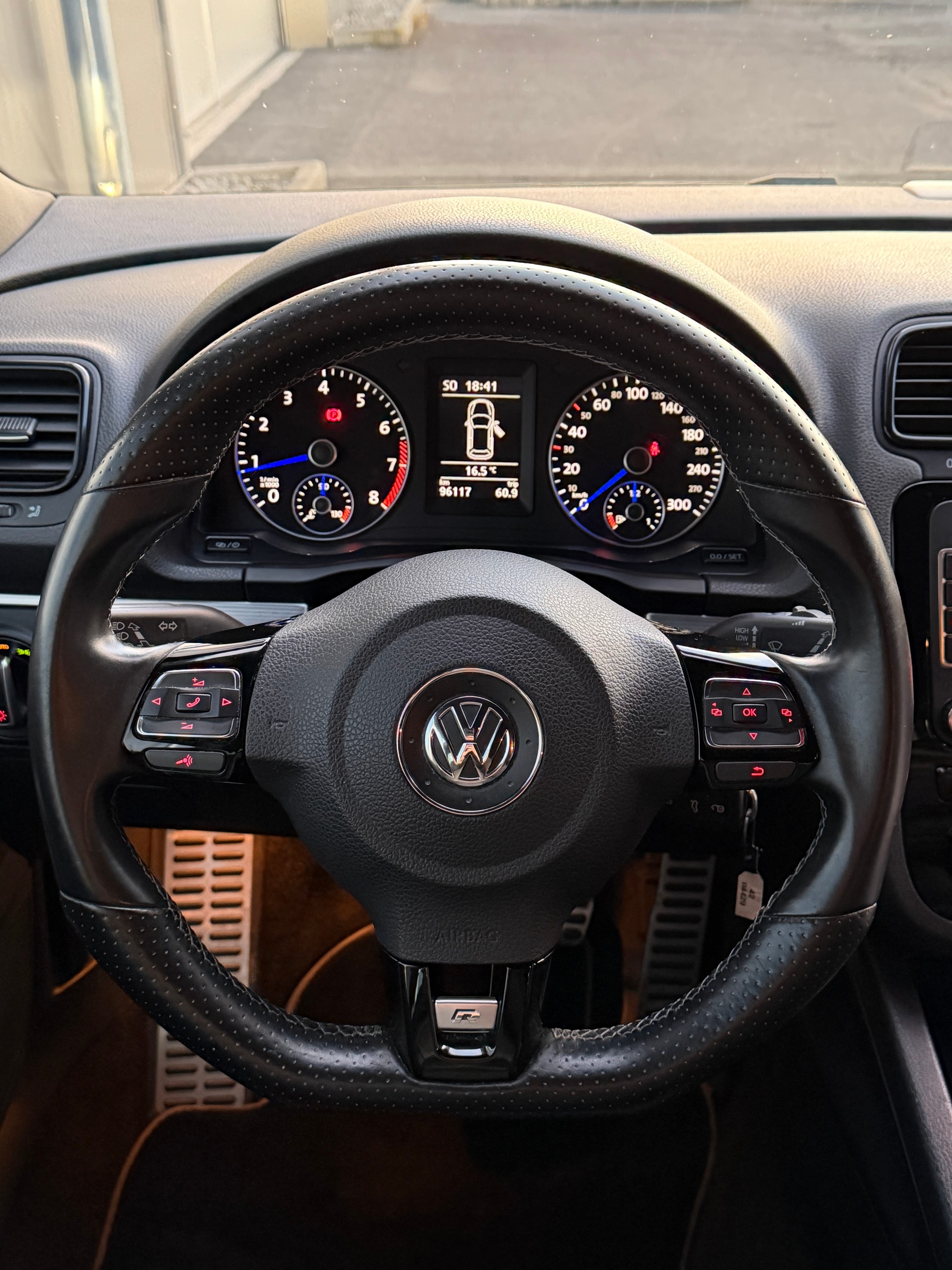 VW Scirocco 2.0 TSI R-image-15