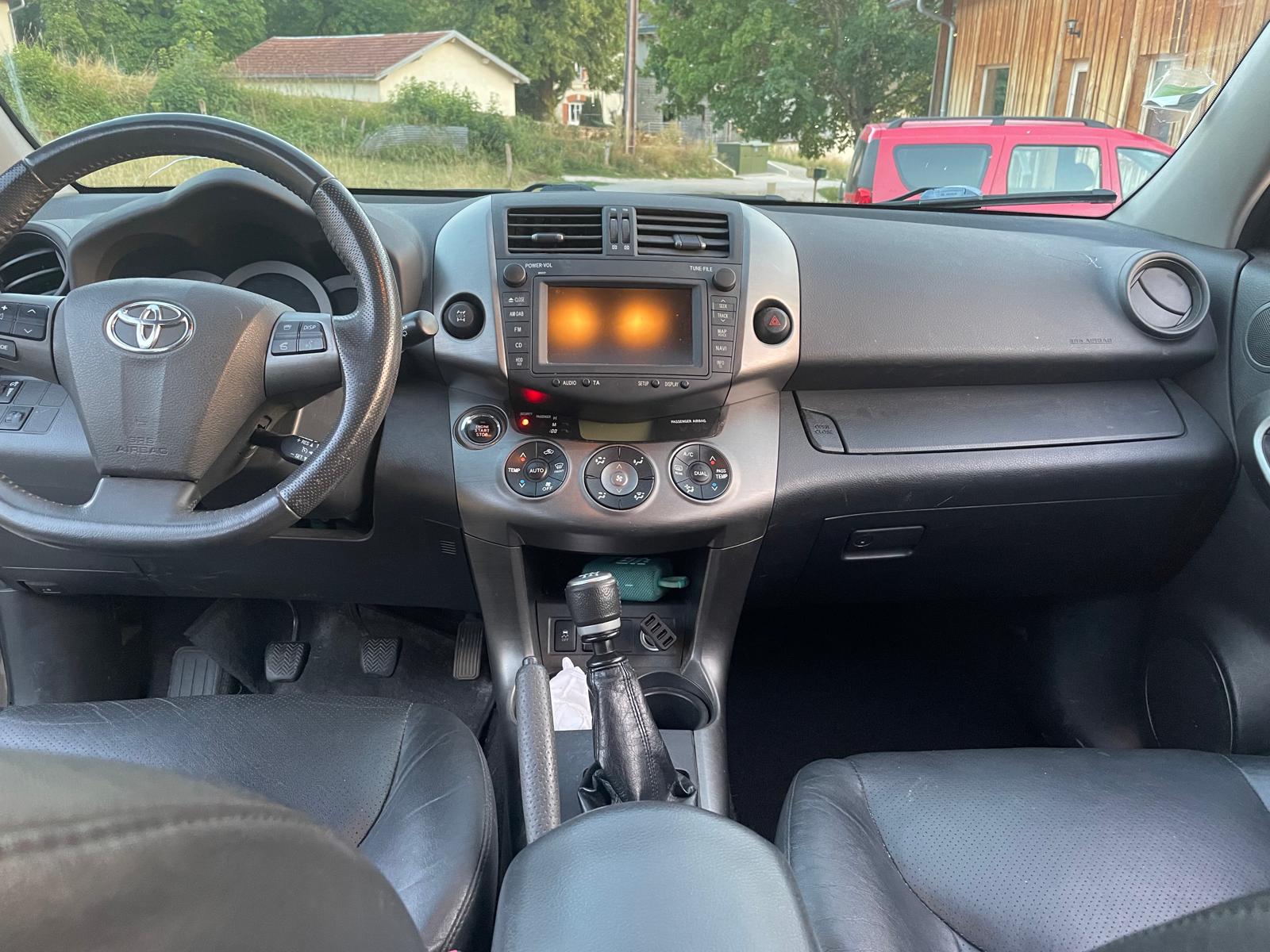 TOYOTA 2.2 D-4D 150 Linea Sol-image-4