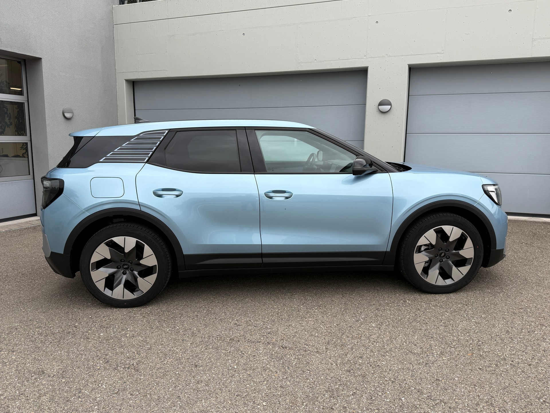 FORD Explorer Elektro 77kWh Extended Range Premium mit Anhängerkupplung, Wärmepumpe & Panoramadach-image-5