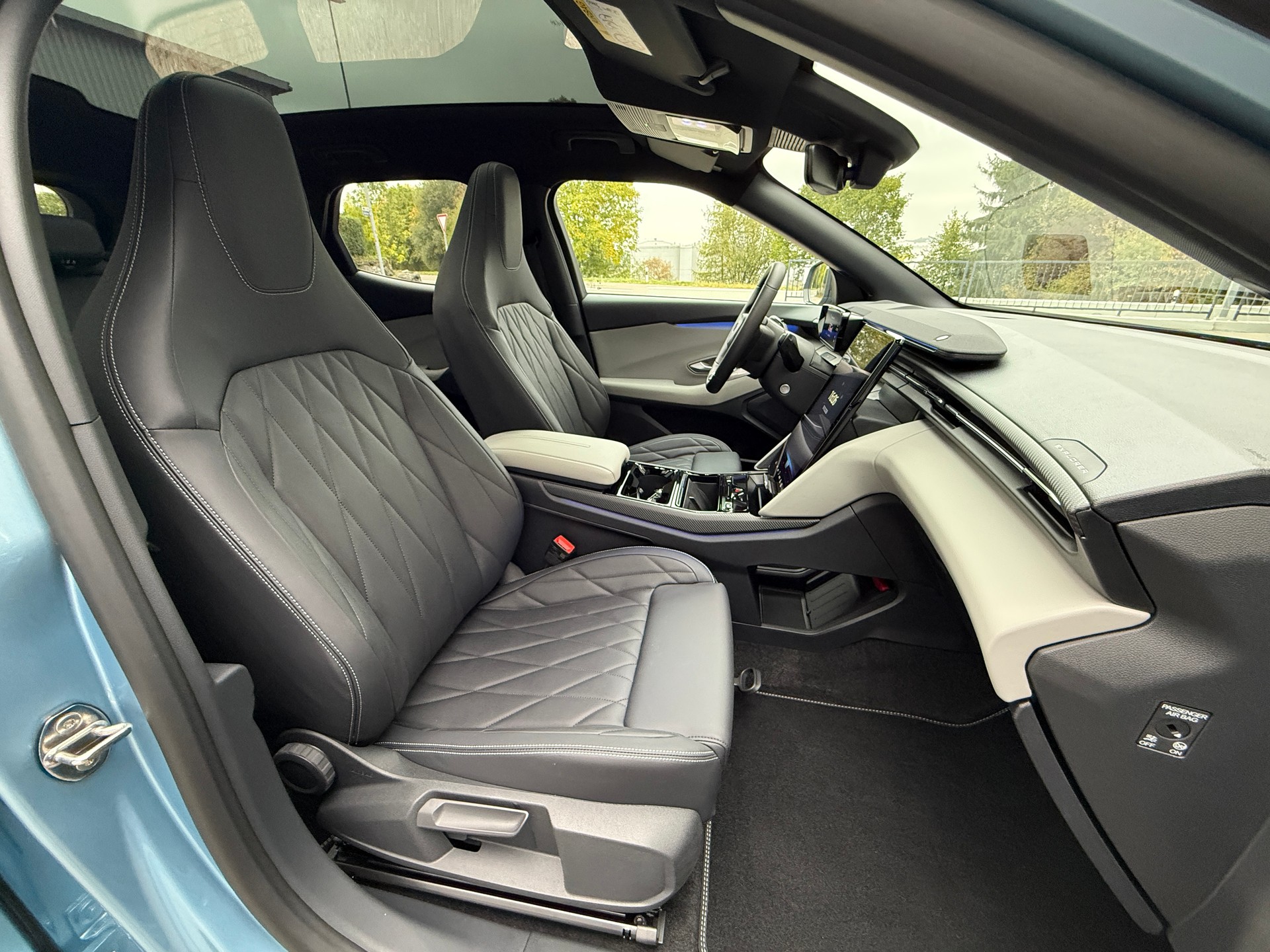 FORD Explorer Elektro 77kWh Extended Range Premium mit Anhängerkupplung, Wärmepumpe & Panoramadach-image-19