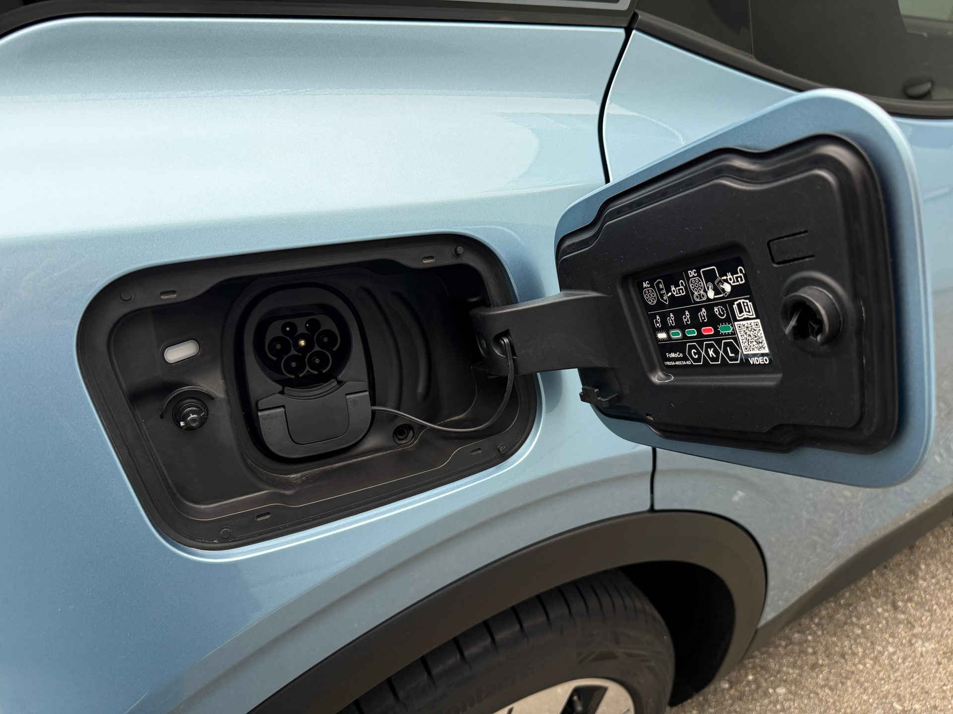 FORD Explorer Elektro 77kWh Extended Range Premium mit Anhängerkupplung, Wärmepumpe & Panoramadach-image-9