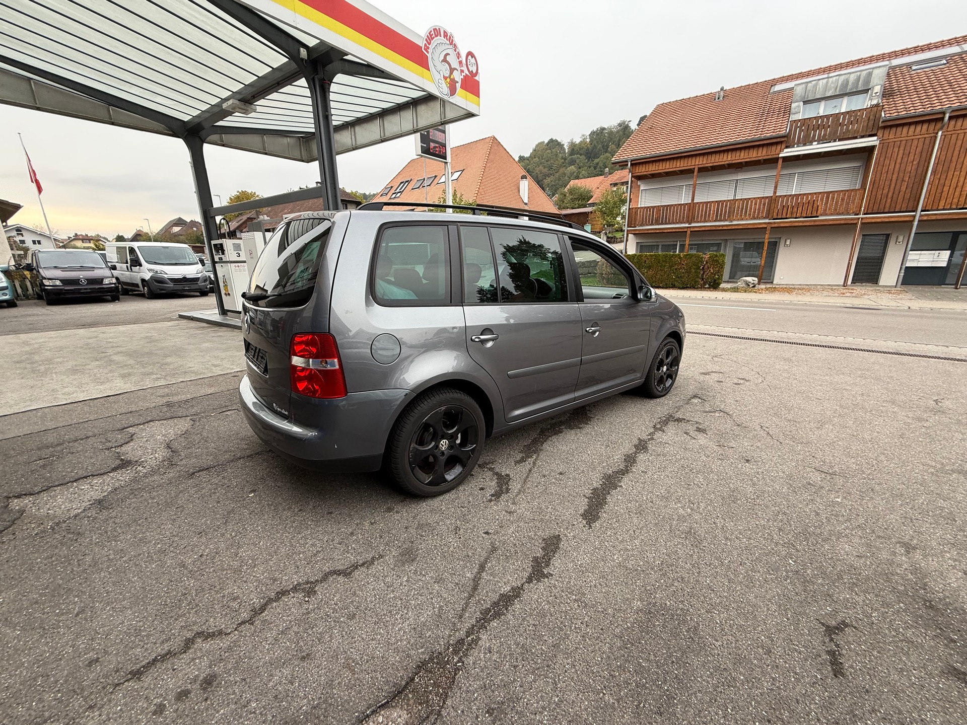 VW Touran 1.9 TDI-image-2