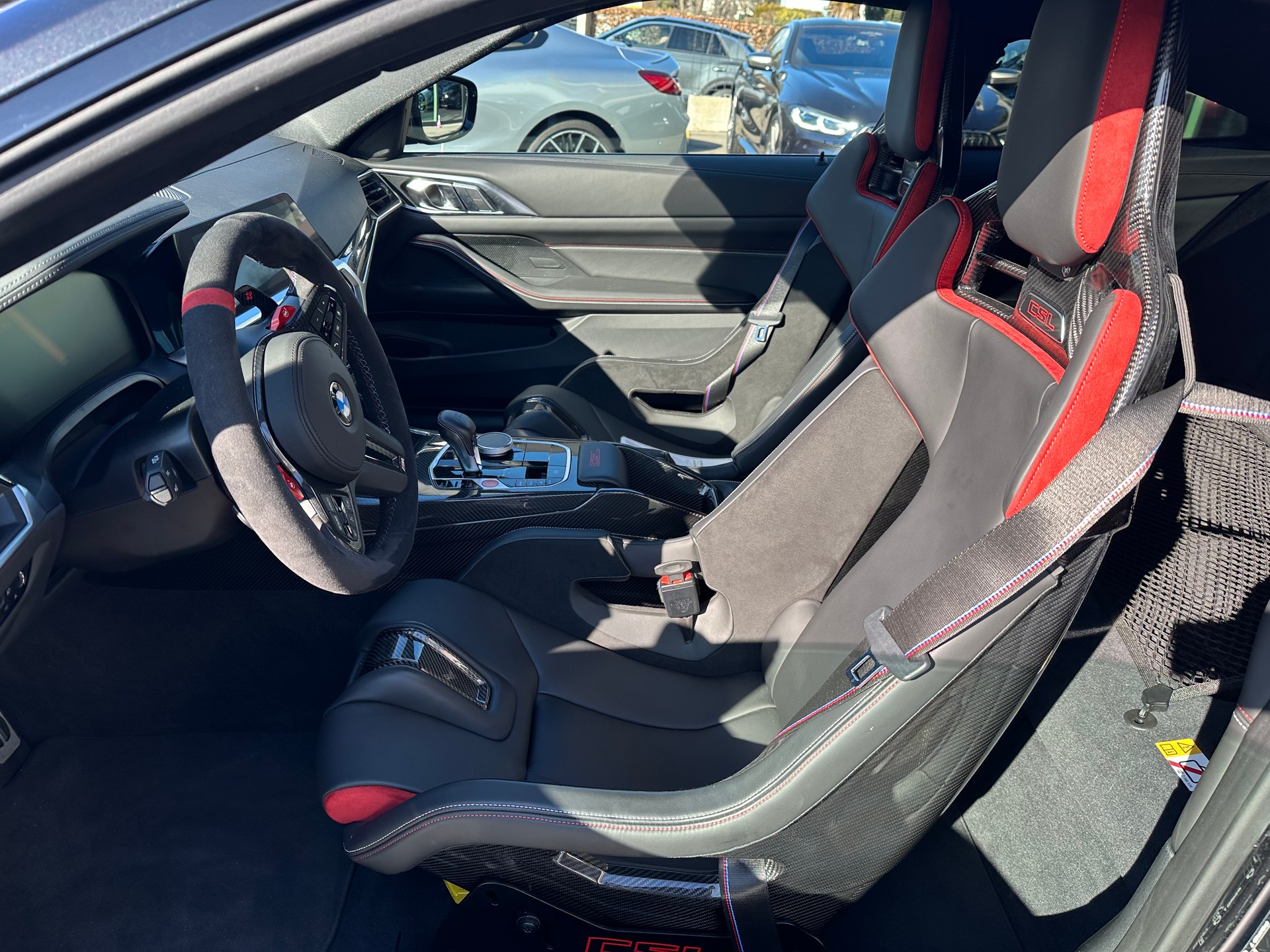 BMW M4 CSL Coupé-image-8