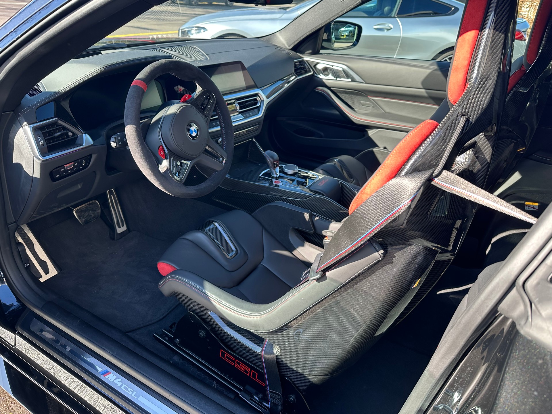 BMW M4 CSL Coupé-image-7