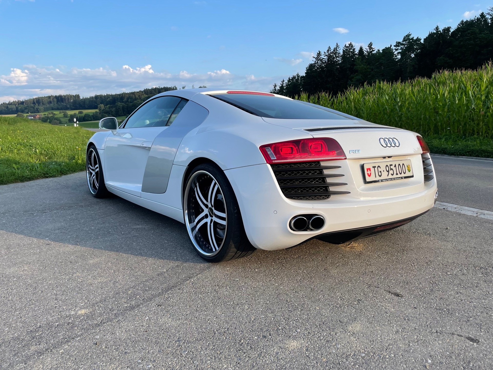AUDI R8 Coupé 4.2-image-0