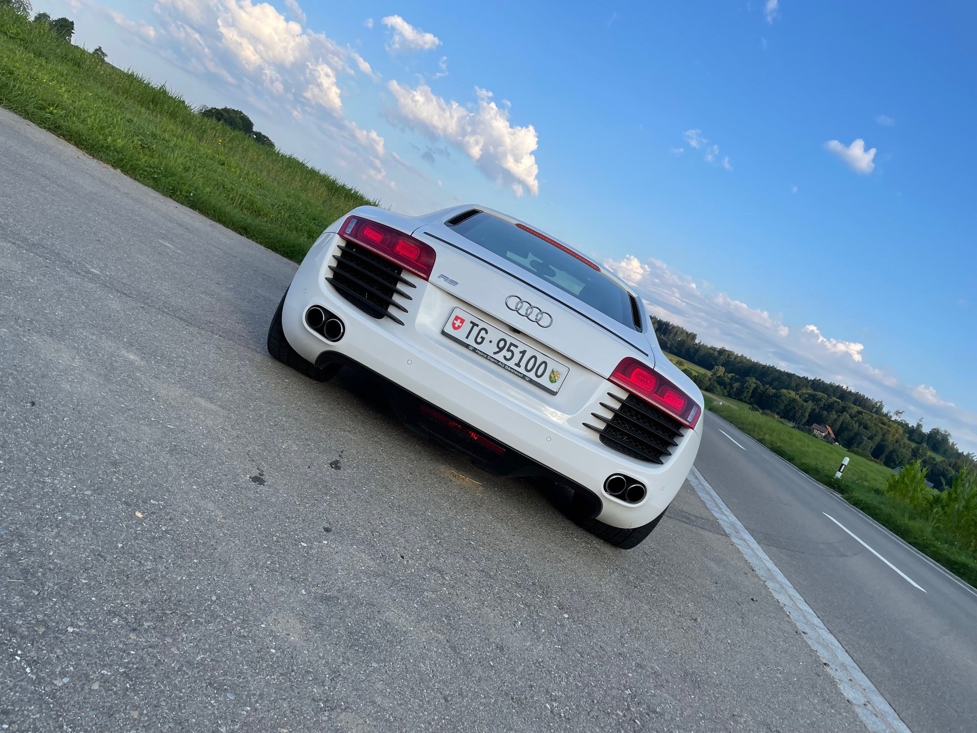 AUDI R8 Coupé 4.2-image-1