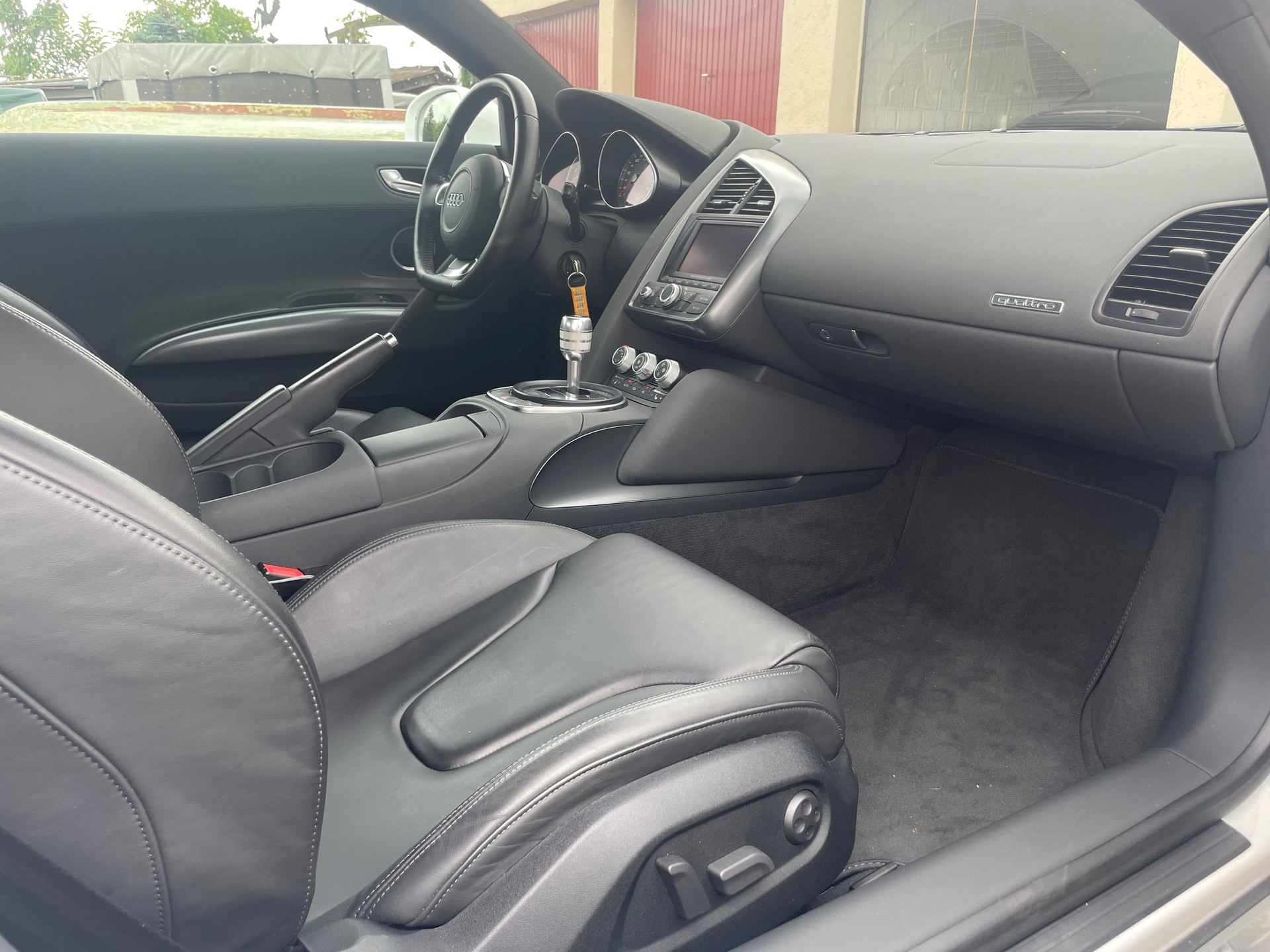 AUDI R8 Coupé 4.2-image-6