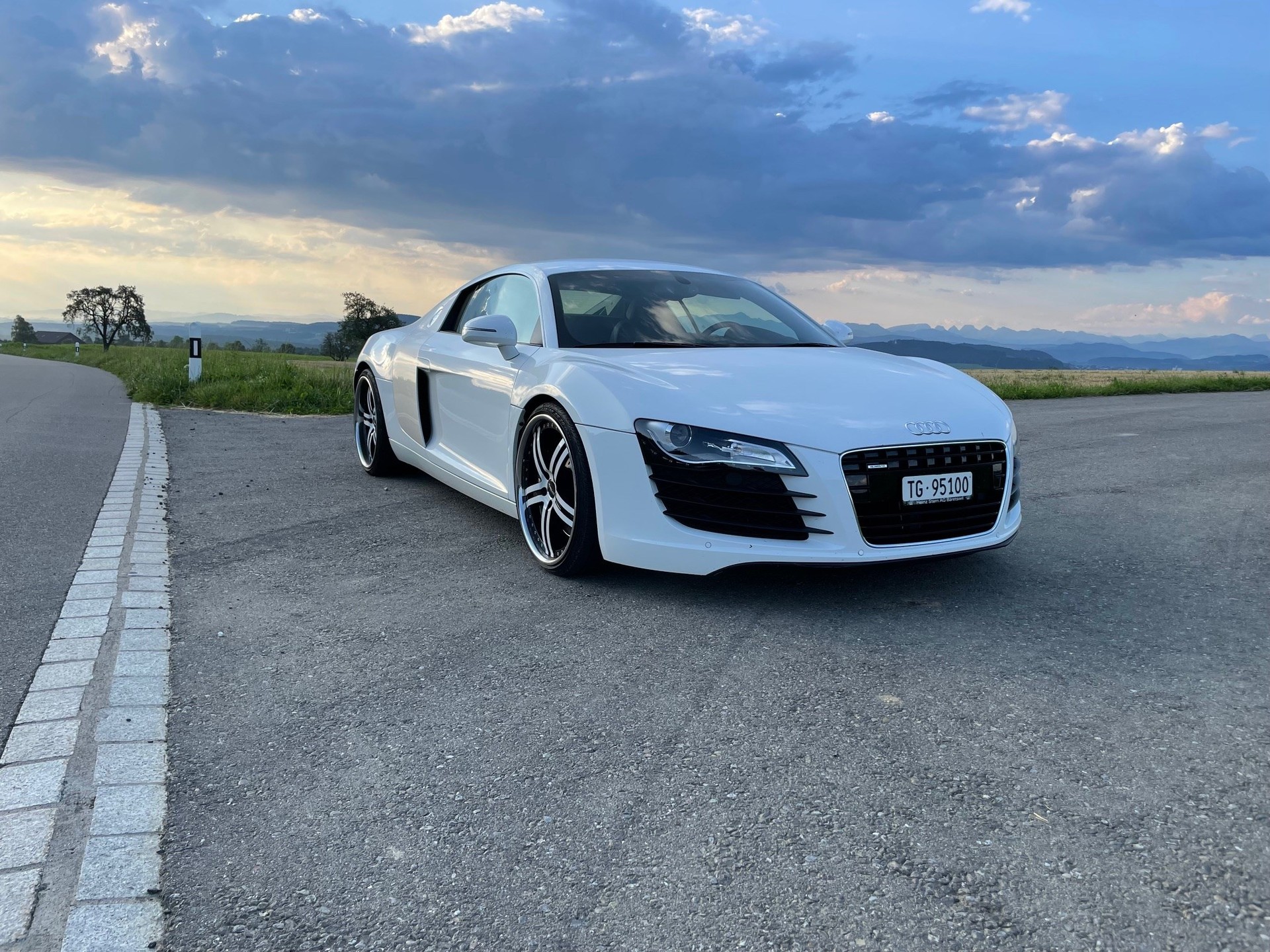 AUDI R8 Coupé 4.2-image-2