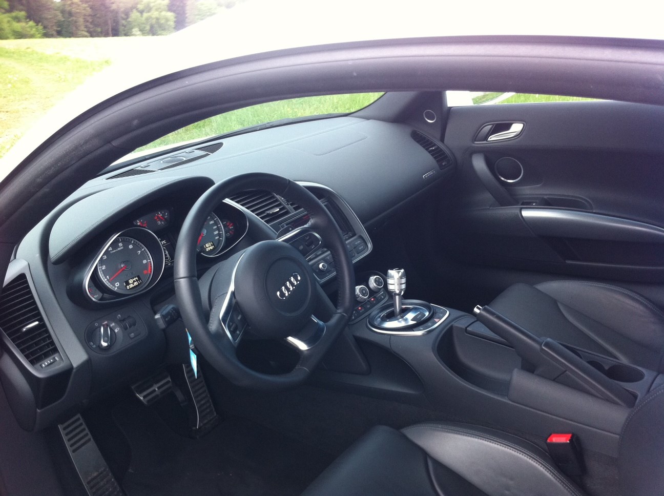 AUDI R8 Coupé 4.2-image-5