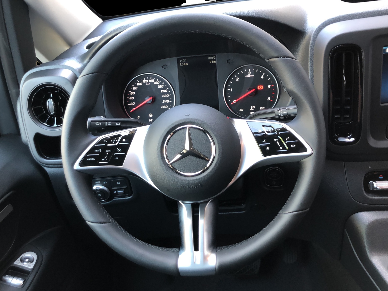 MERCEDES-BENZ Vito 116 CDI Lang Pro Tourer 4Matic 9G-Tronic-image-13