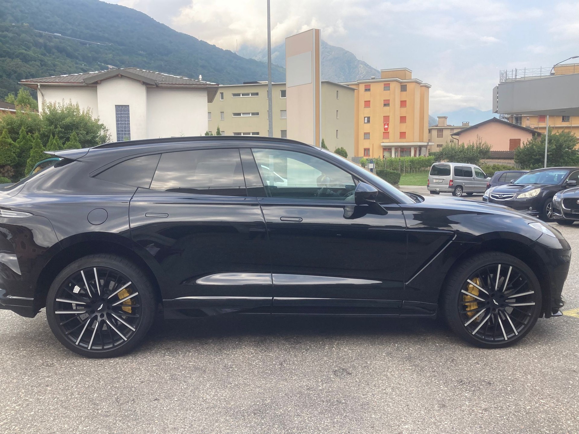 ASTON MARTIN DBX707 4.0 V8-image-1