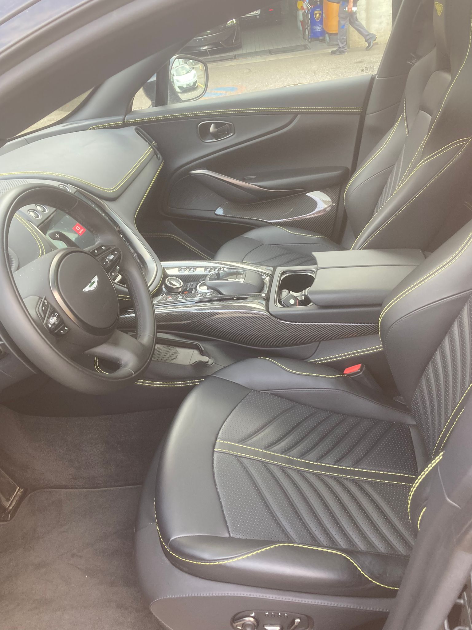 ASTON MARTIN DBX707 4.0 V8-image-6