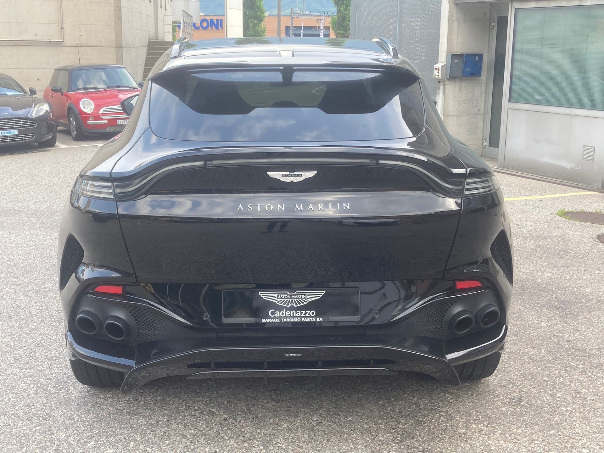 ASTON MARTIN DBX707 4.0 V8-image-3