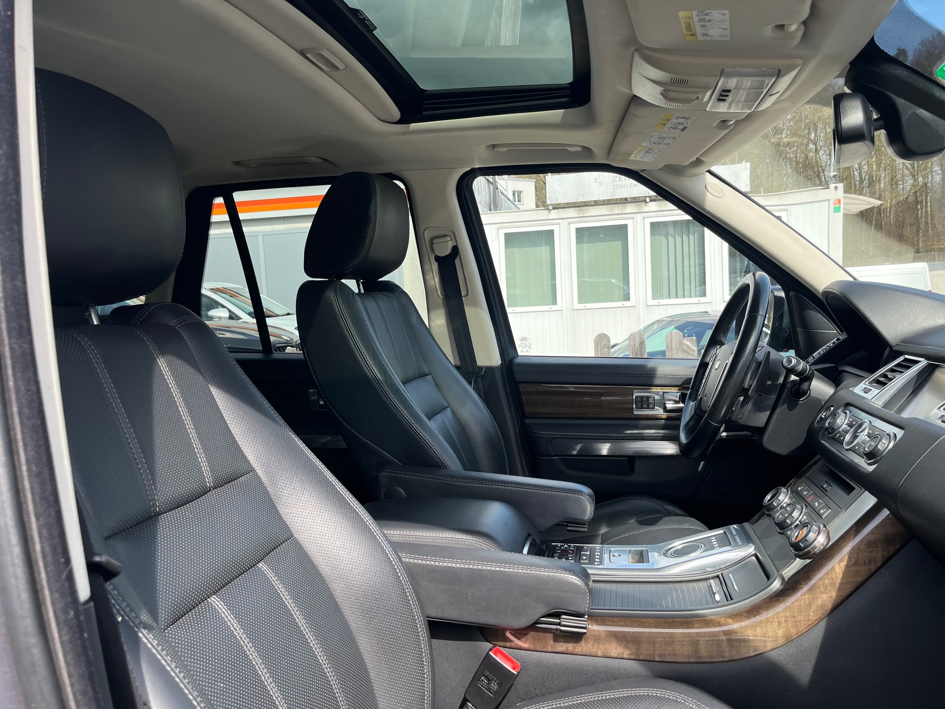 LAND ROVER Range Rover Sport 3.0 TDV6 HSE Automatic-image-11