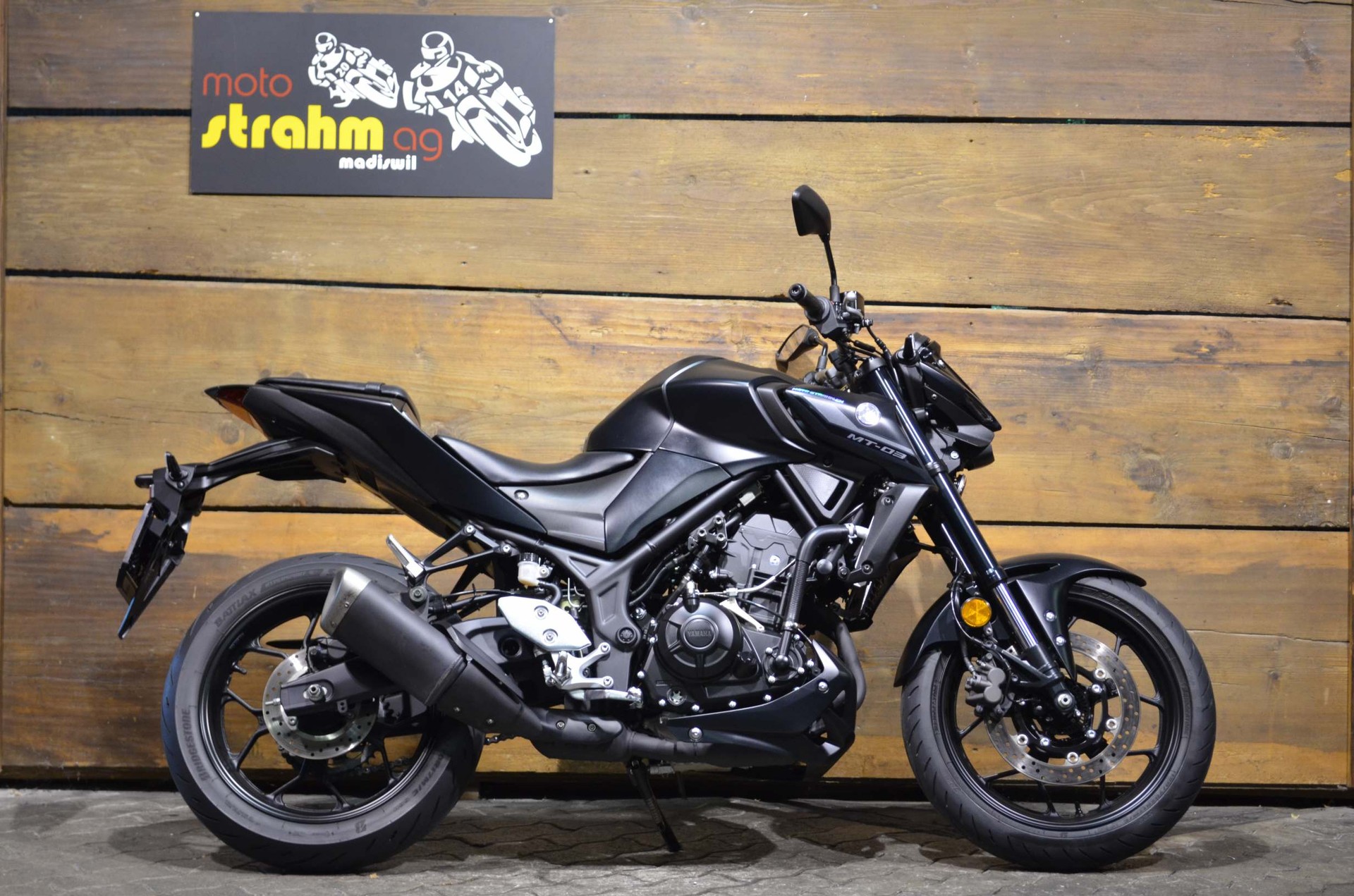 YAMAHA MT-03-showroom-element-1