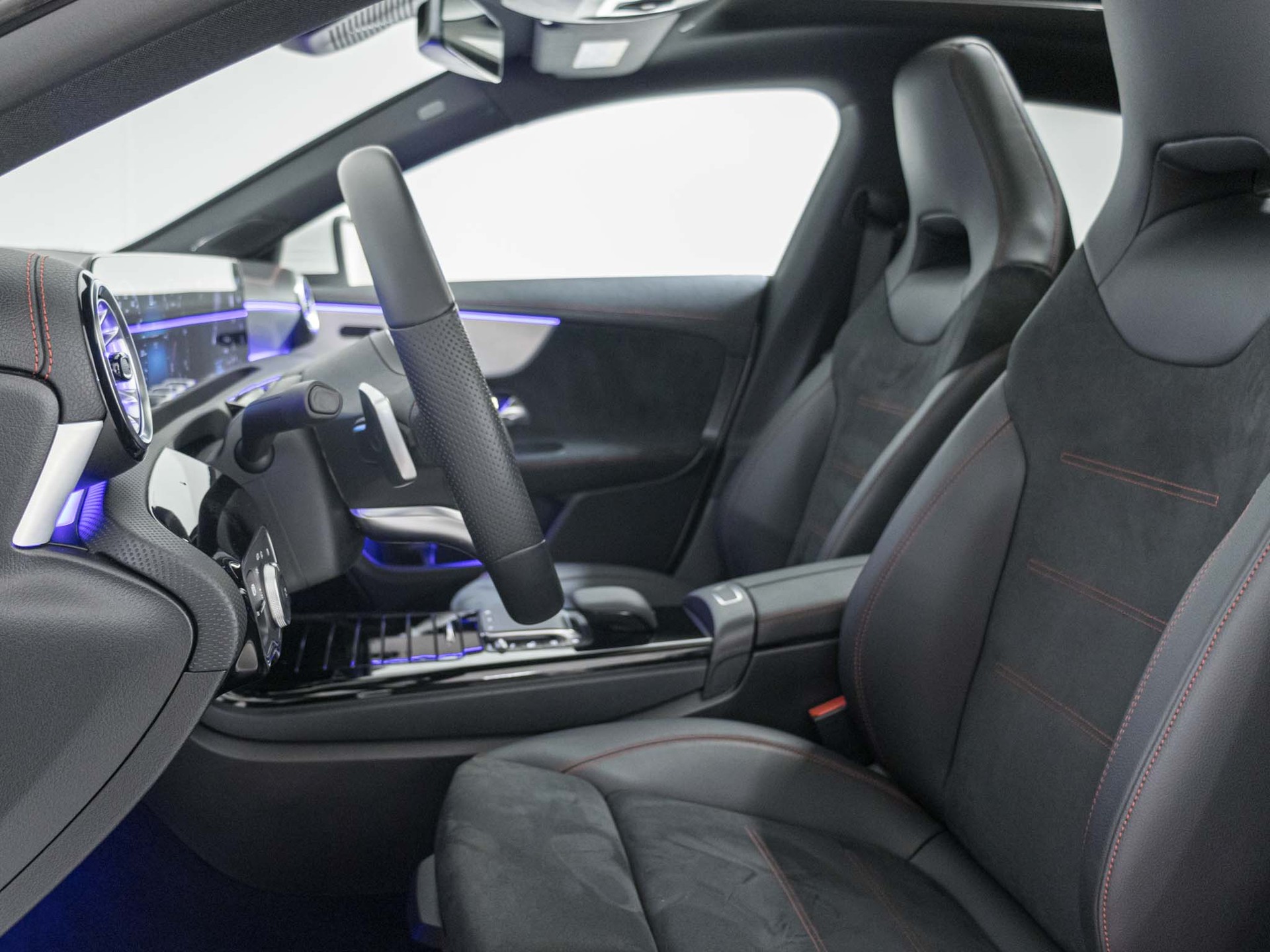 MERCEDES-BENZ CLA SB 220d AMG Line 4M-image-8