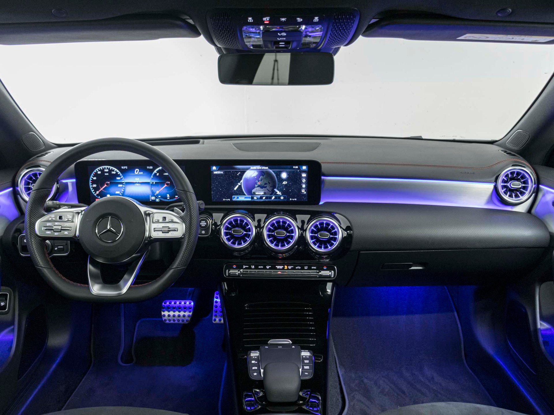 MERCEDES-BENZ CLA SB 220d AMG Line 4M-image-13