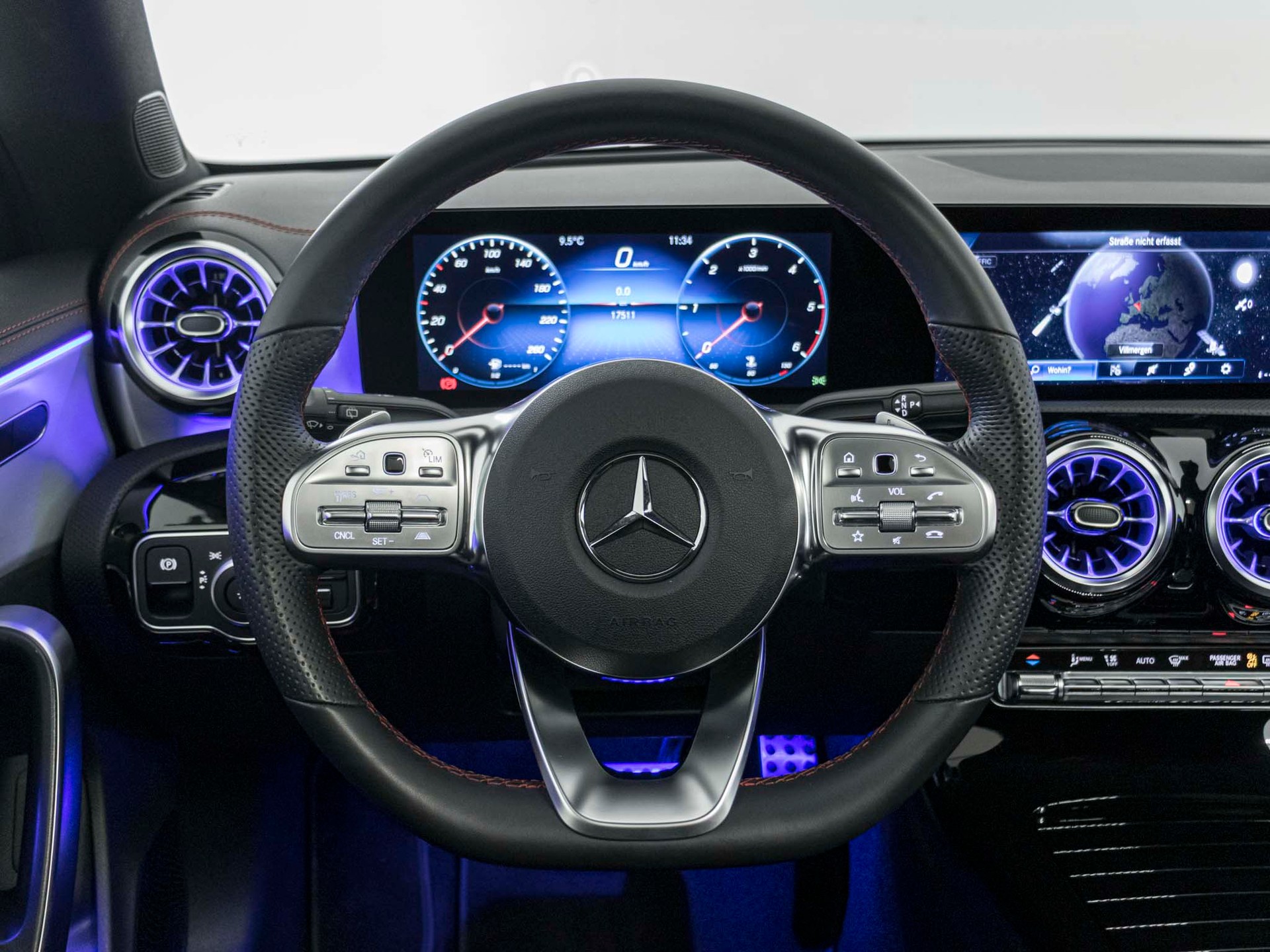 MERCEDES-BENZ CLA SB 220d AMG Line 4M-image-12