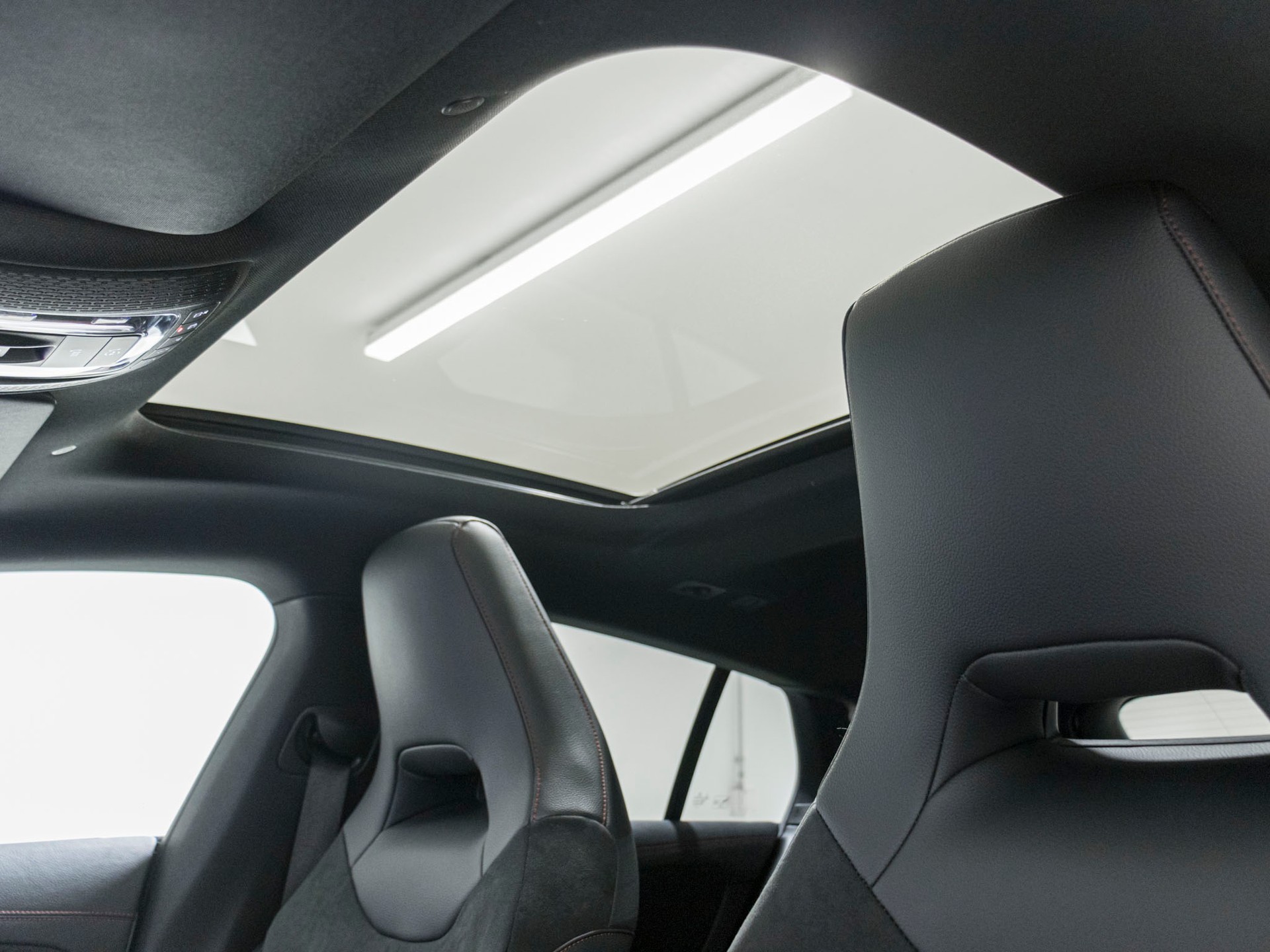 MERCEDES-BENZ CLA SB 220d AMG Line 4M-image-10