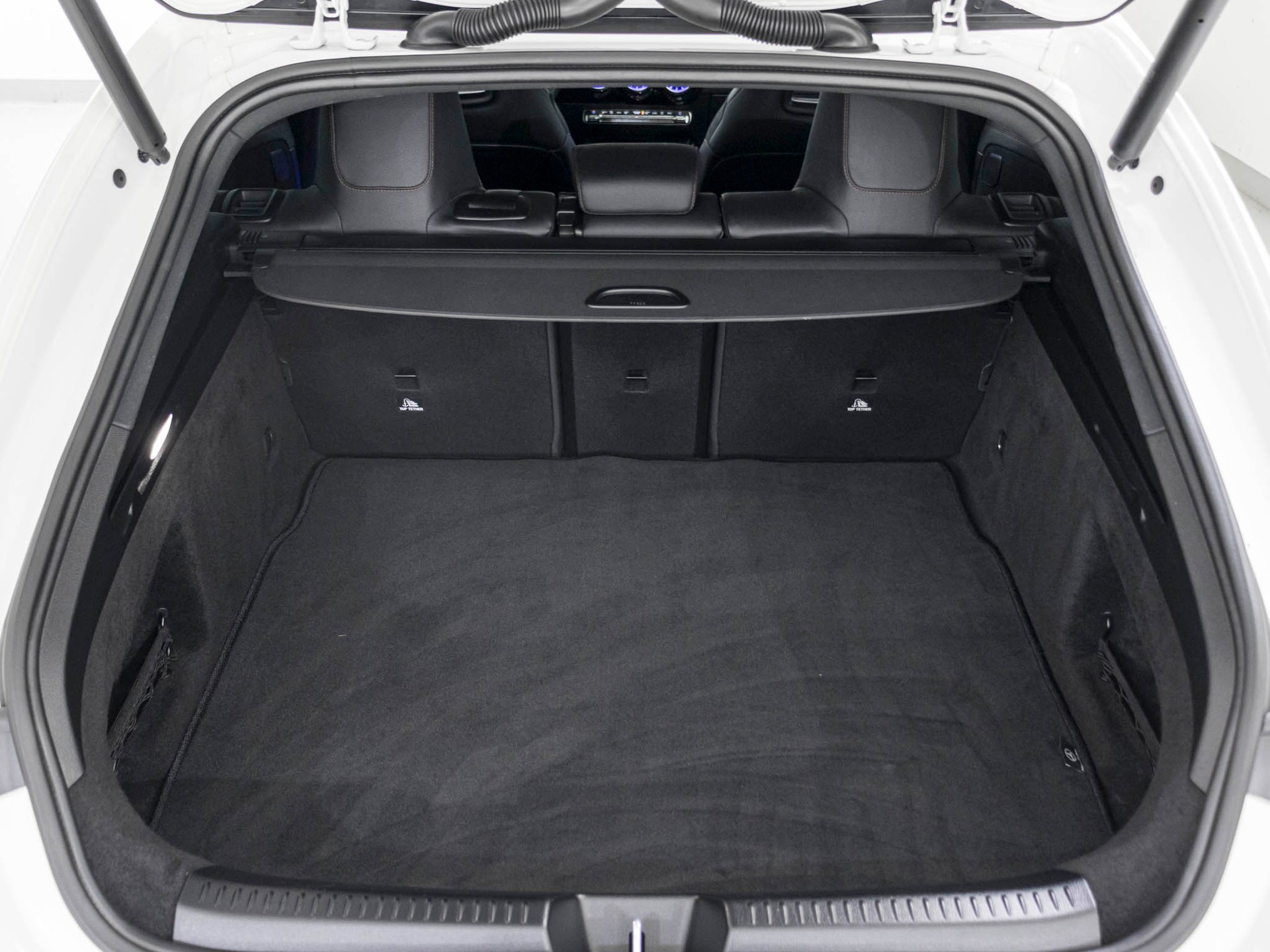MERCEDES-BENZ CLA SB 220d AMG Line 4M-image-14