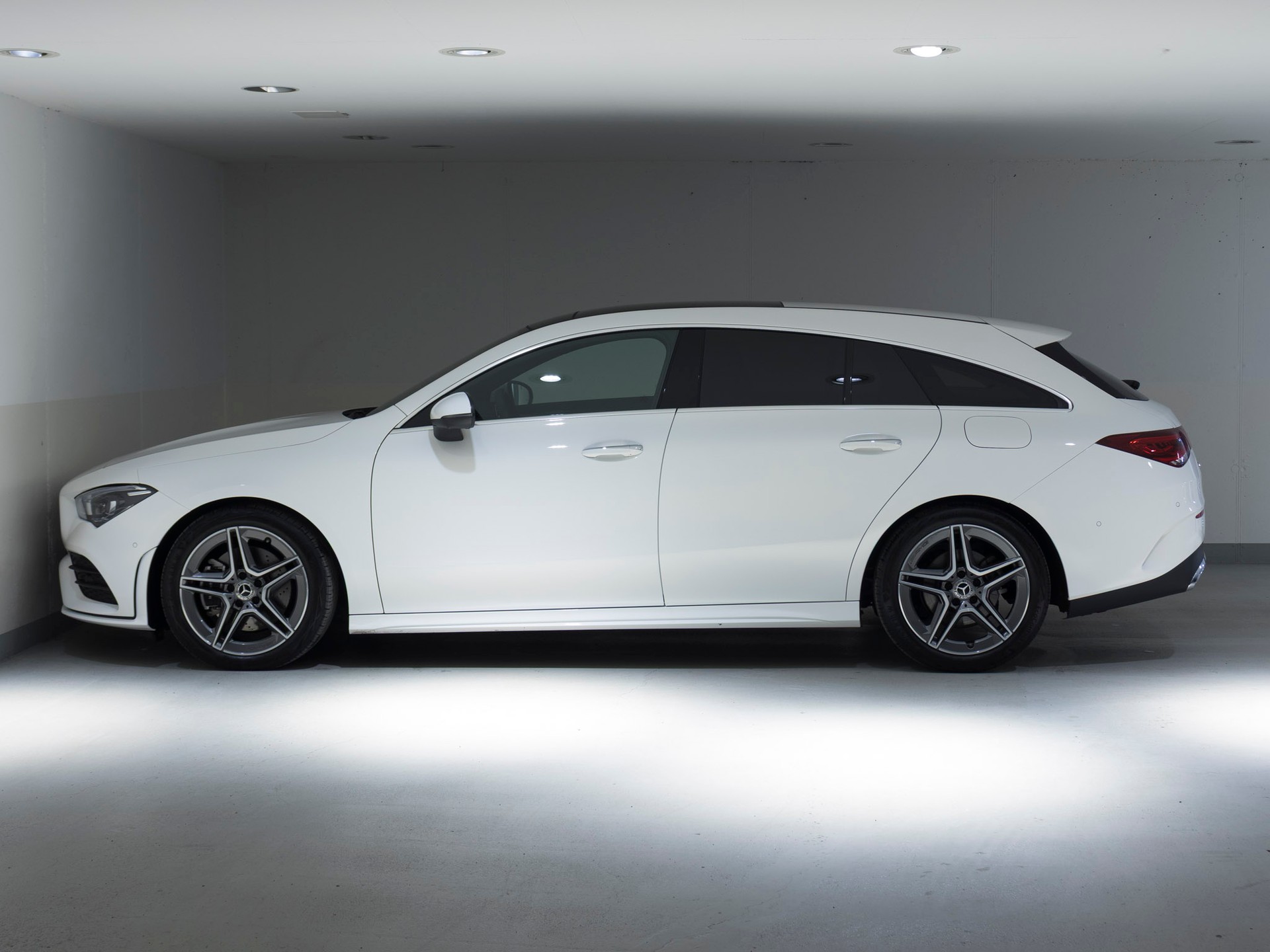 MERCEDES-BENZ CLA SB 220d AMG Line 4M-image-6