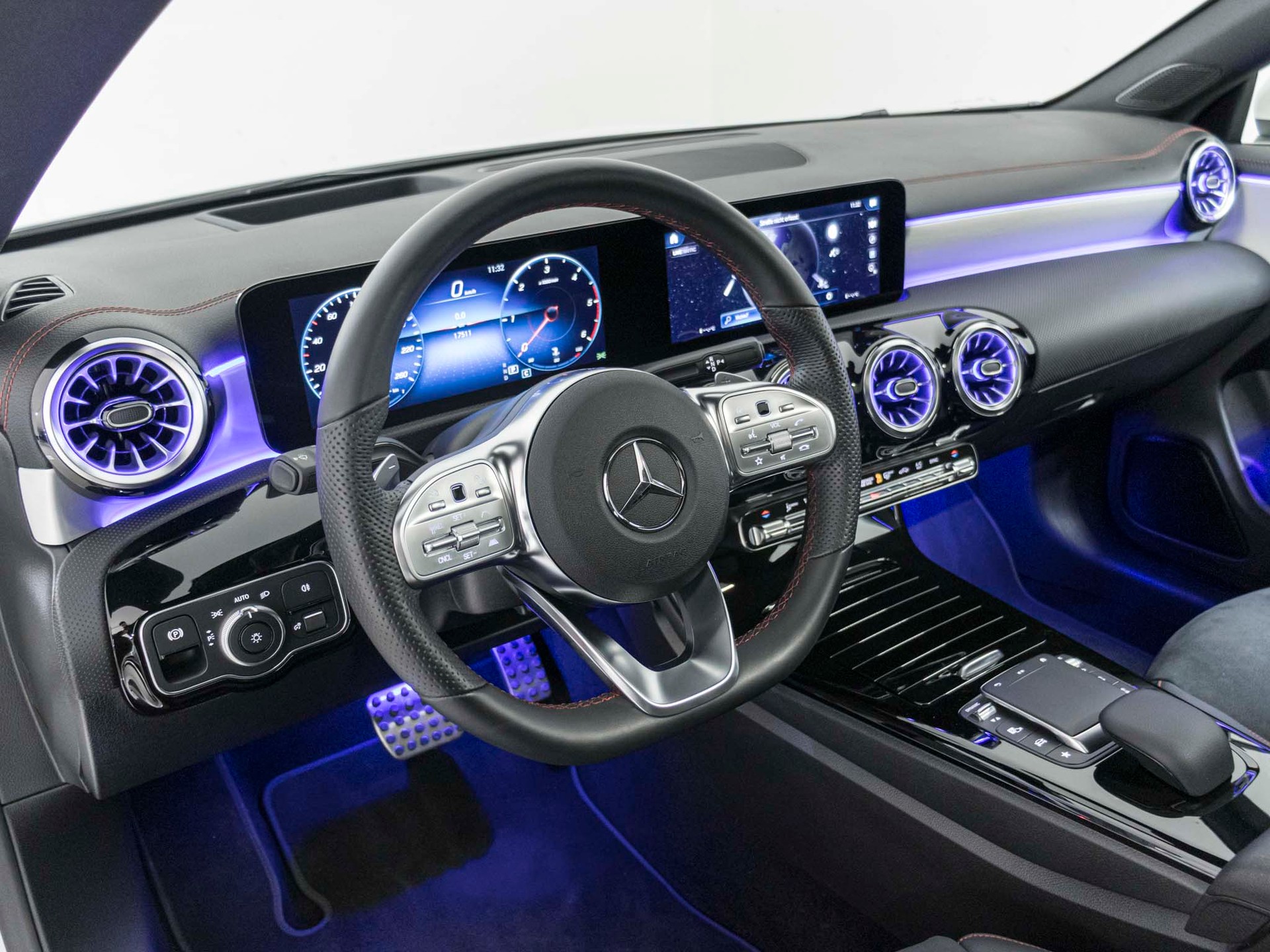 MERCEDES-BENZ CLA SB 220d AMG Line 4M-image-11
