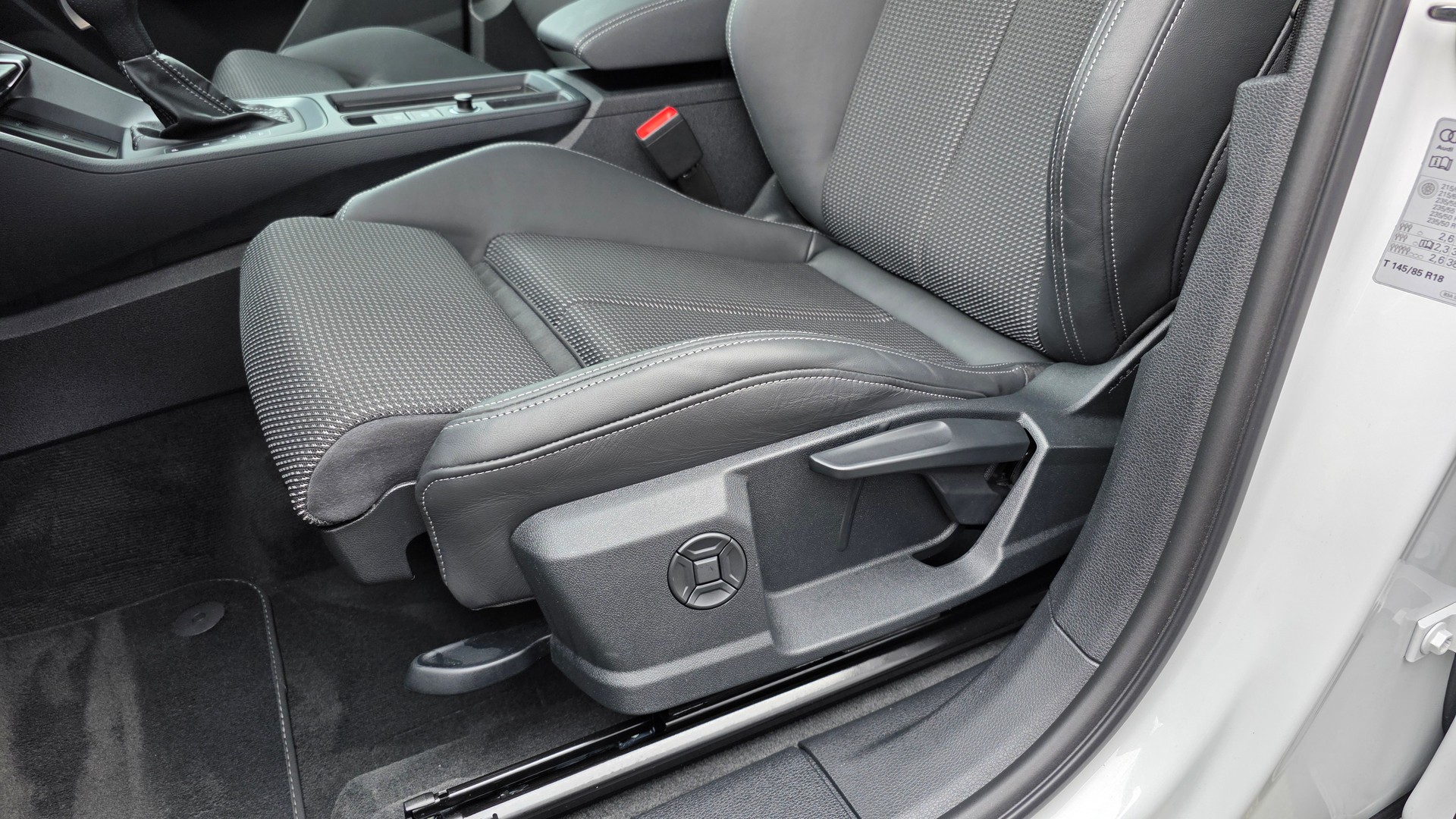 AUDI Q3 35 TFSI S line Attraction S-tronic-image-14