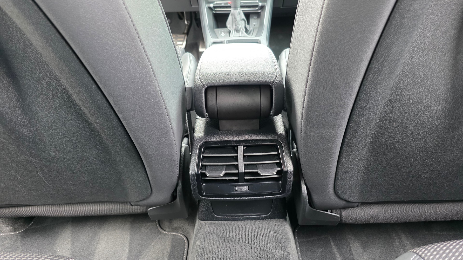 AUDI Q3 35 TFSI S line Attraction S-tronic-image-11