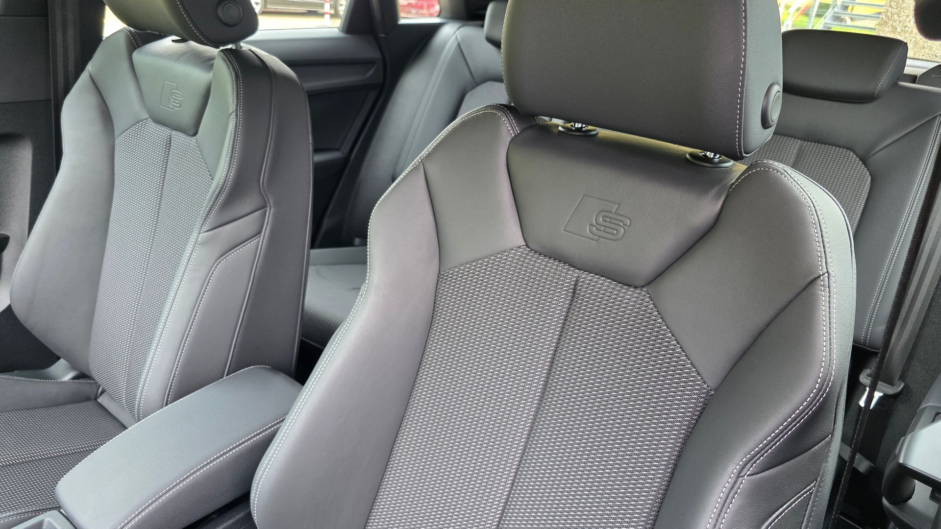 AUDI Q3 35 TFSI S line Attraction S-tronic-image-13