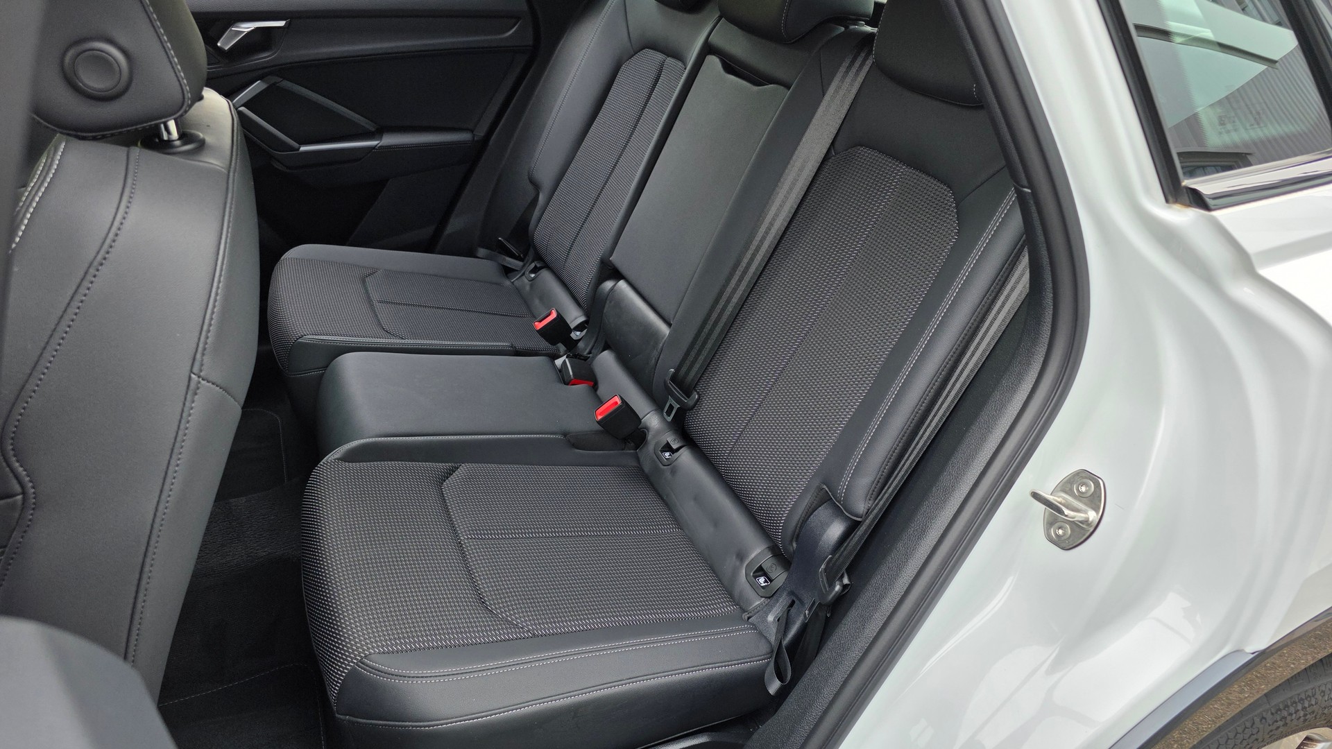 AUDI Q3 35 TFSI S line Attraction S-tronic-image-9