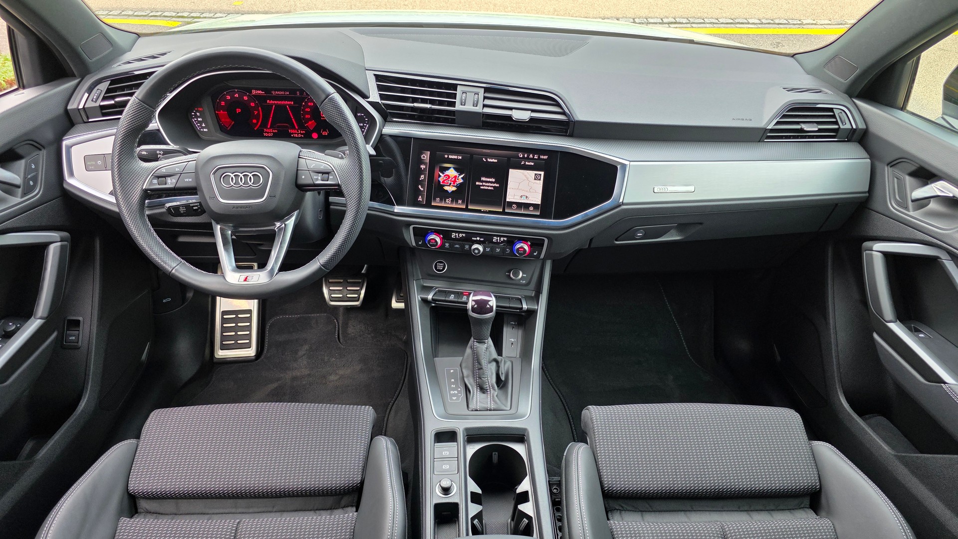 AUDI Q3 35 TFSI S line Attraction S-tronic-image-16